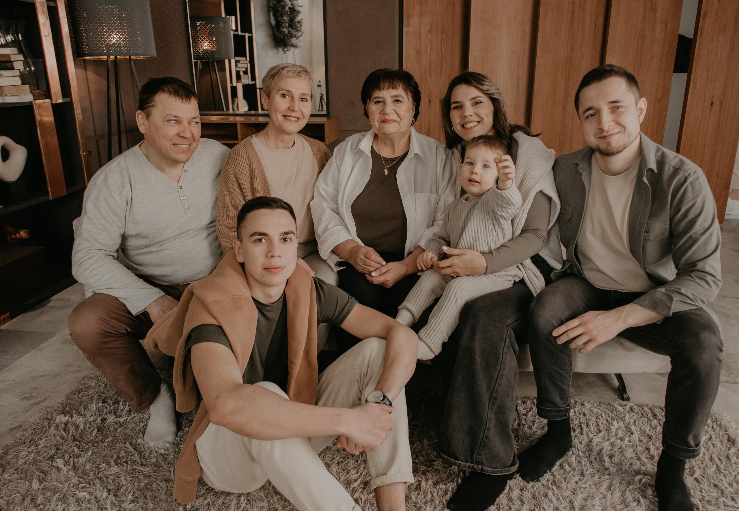 Большая семья. Фотограф Авилова Дарья ● Тюмень● Съемка больших семей ●Архив поколений