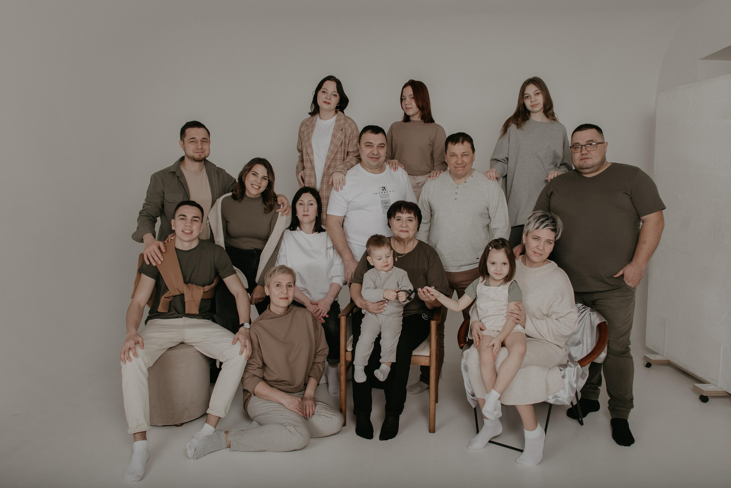 Большая семья. Фотограф Авилова Дарья ● Тюмень● Съемка больших семей ●Архив поколений