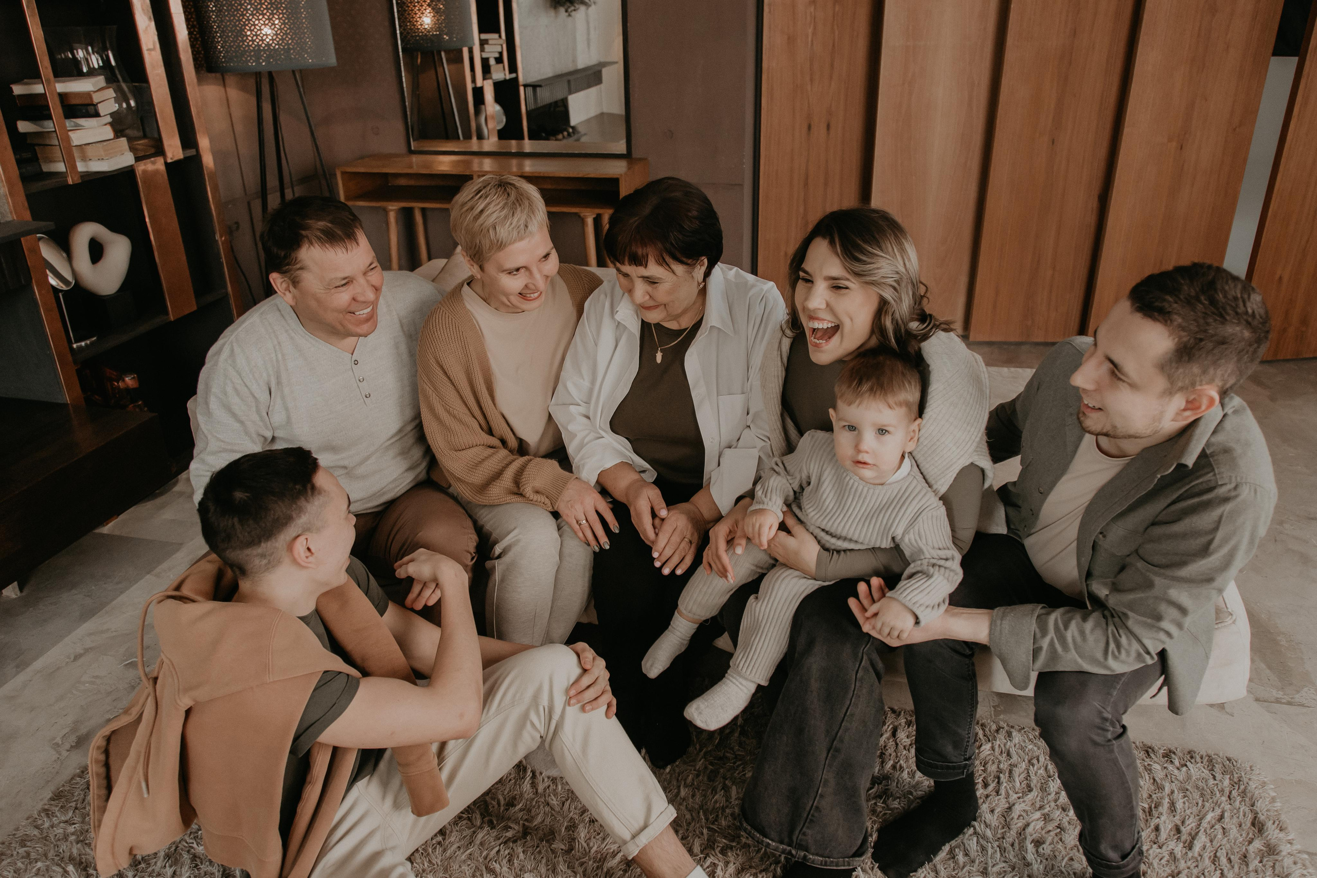 Большая семья. Фотограф Авилова Дарья ● Тюмень● Съемка больших семей ●Архив поколений