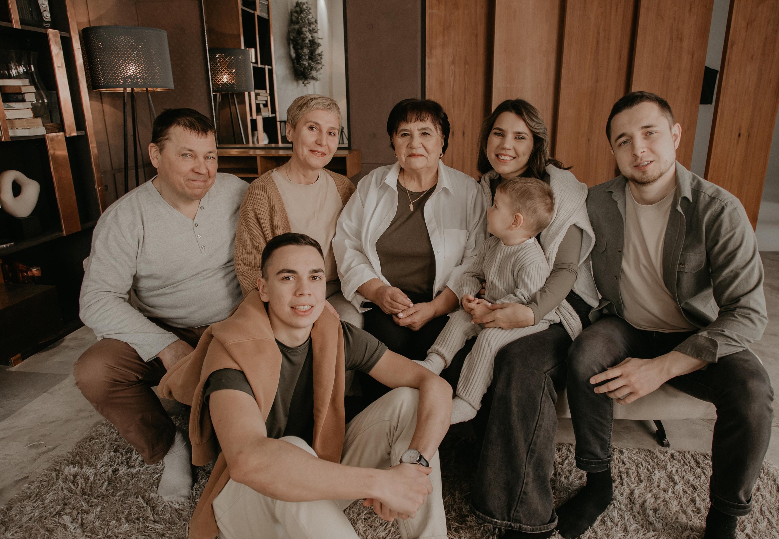 Большая семья. Фотограф Авилова Дарья ● Тюмень● Съемка больших семей ●Архив поколений