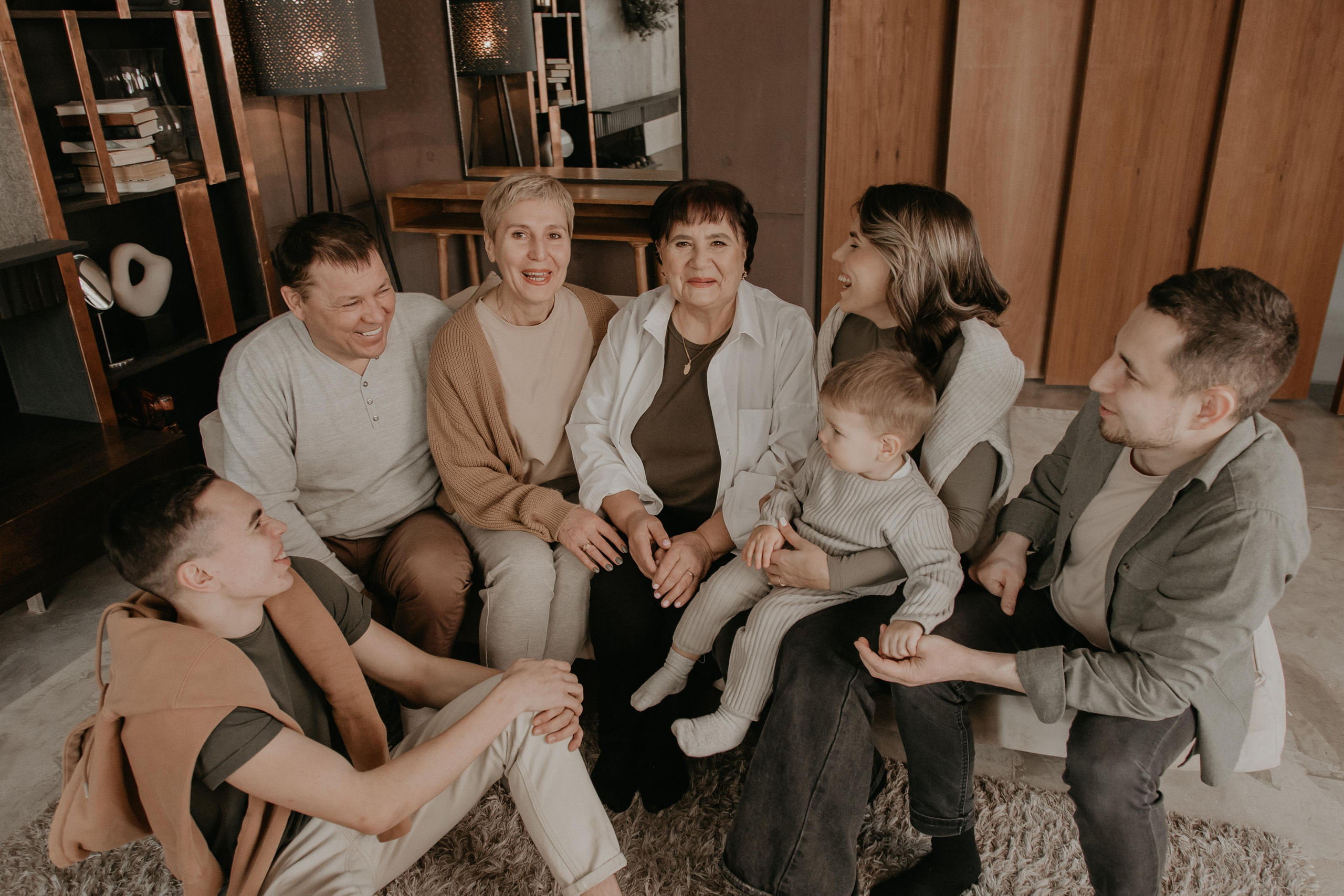 Большая семья. Фотограф Авилова Дарья ● Тюмень● Съемка больших семей ●Архив поколений