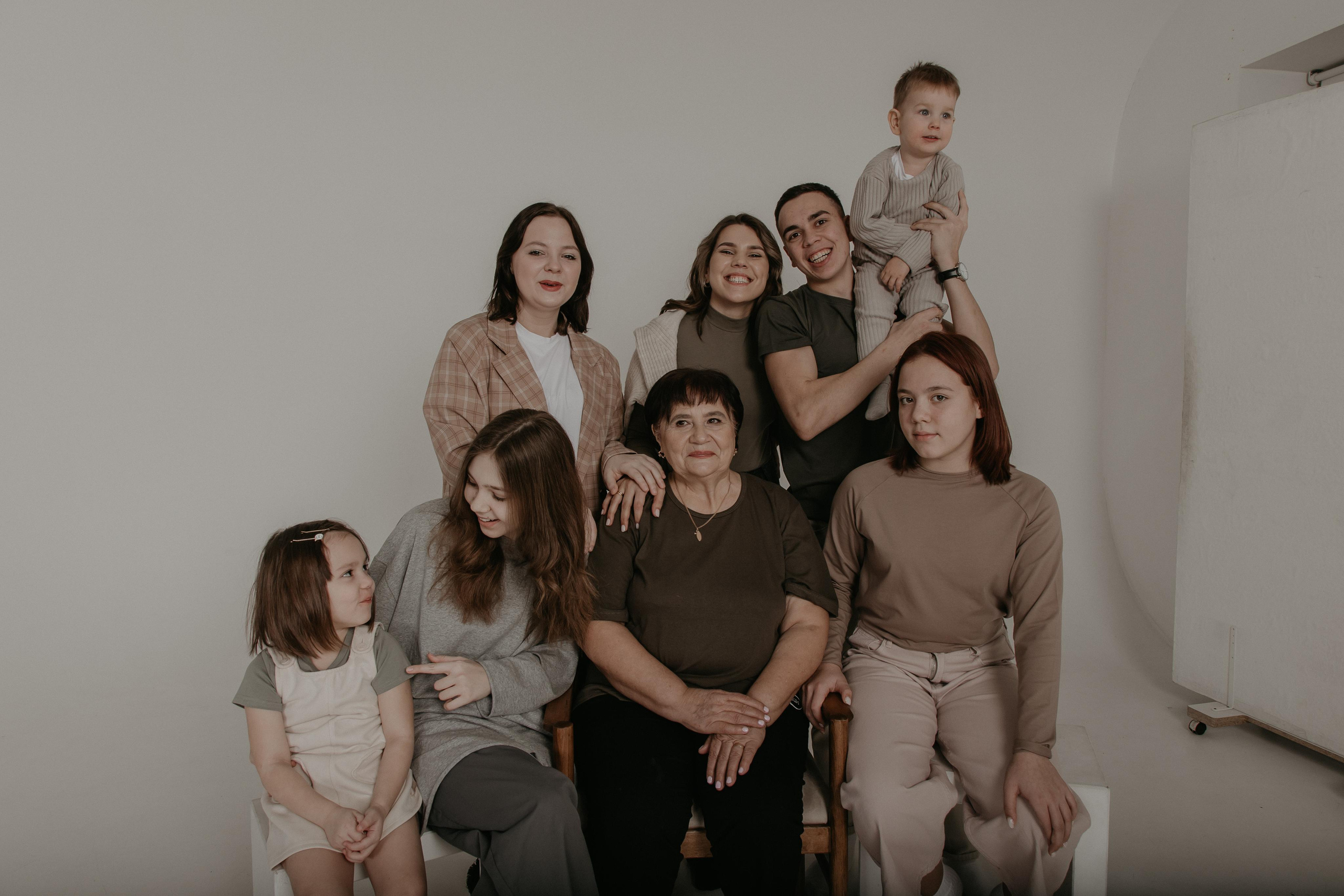 Большая семья. Фотограф Авилова Дарья ● Тюмень● Съемка больших семей ●Архив поколений