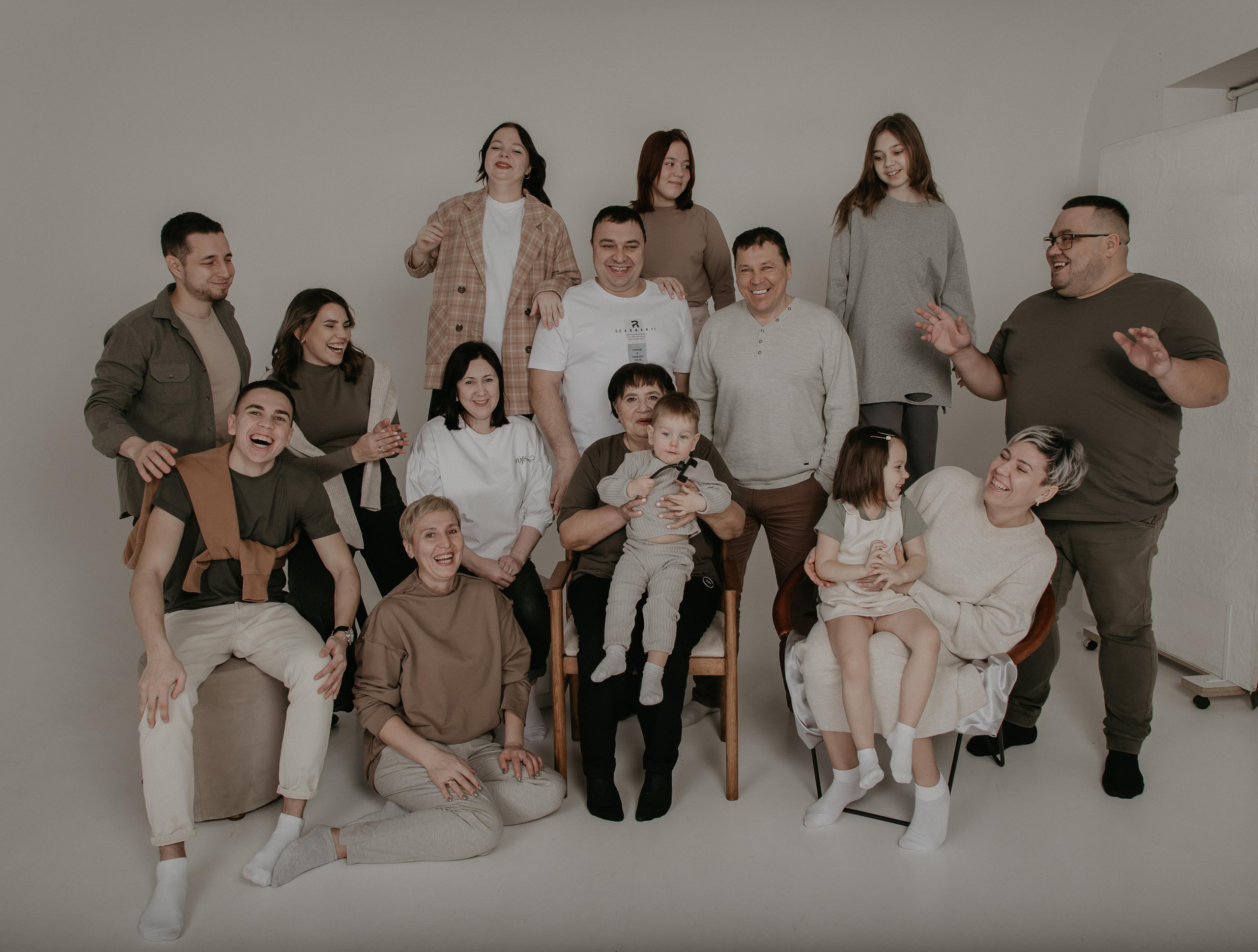 Большая семья. Фотограф Авилова Дарья ● Тюмень● Съемка больших семей ●Архив поколений