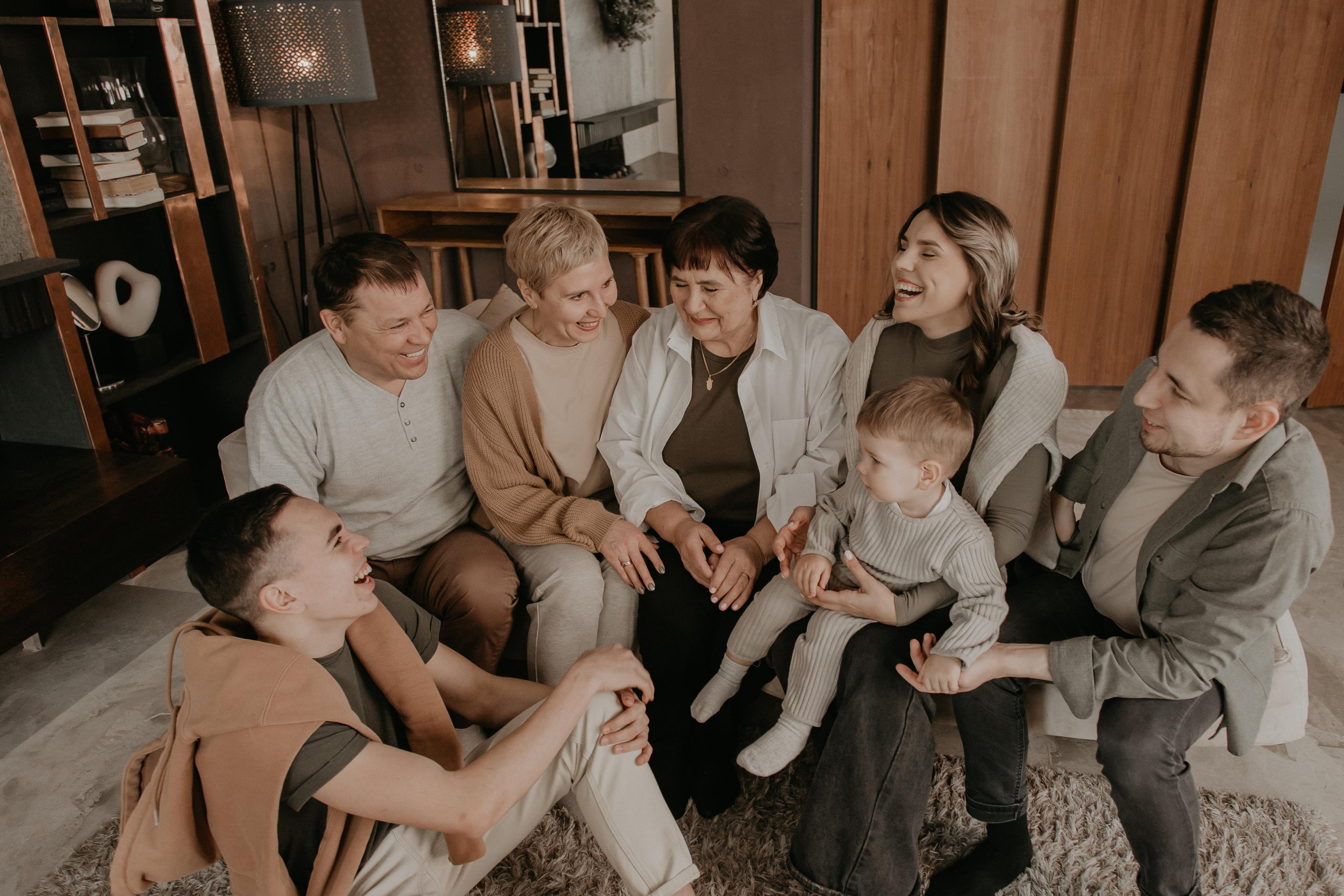 Большая семья. Фотограф Авилова Дарья ● Тюмень● Съемка больших семей ●Архив поколений