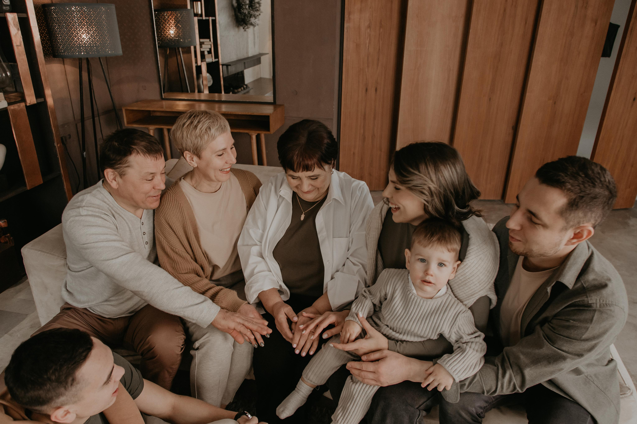 Большая семья. Фотограф Авилова Дарья ● Тюмень● Съемка больших семей ●Архив поколений
