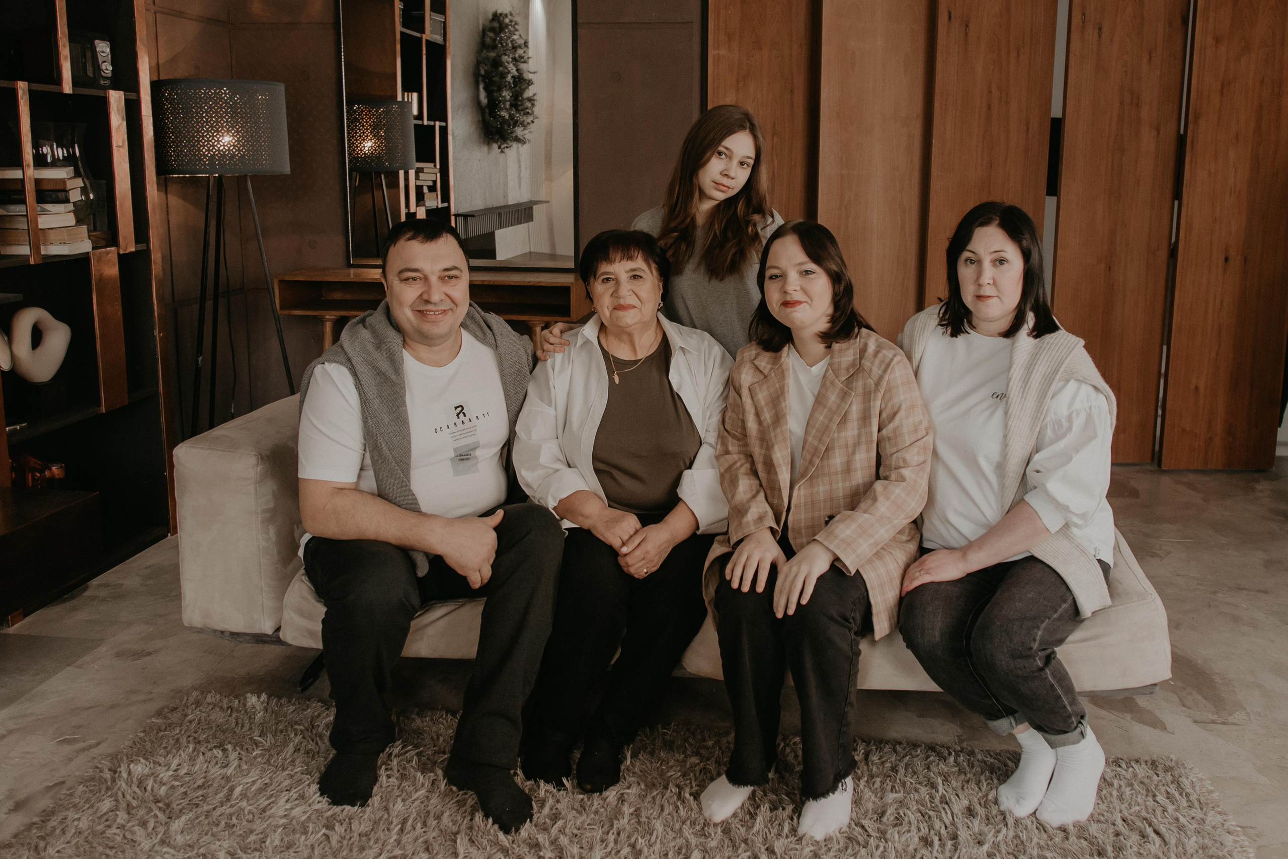 Большая семья. Фотограф Авилова Дарья ● Тюмень● Съемка больших семей ●Архив поколений