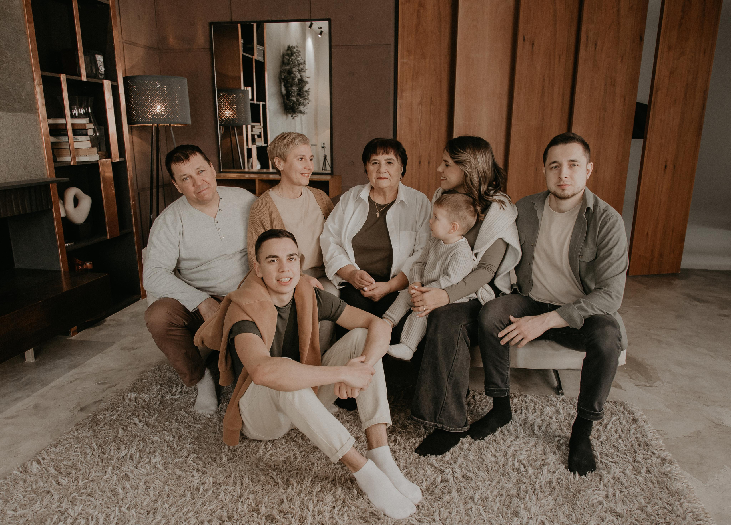 Большая семья. Фотограф Авилова Дарья ● Тюмень● Съемка больших семей ●Архив поколений