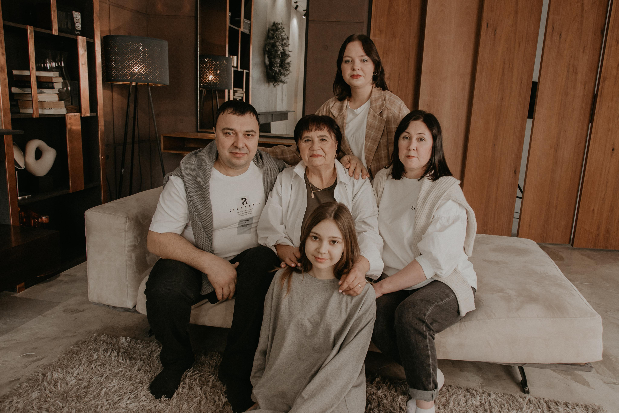 Большая семья. Фотограф Авилова Дарья ● Тюмень● Съемка больших семей ●Архив поколений