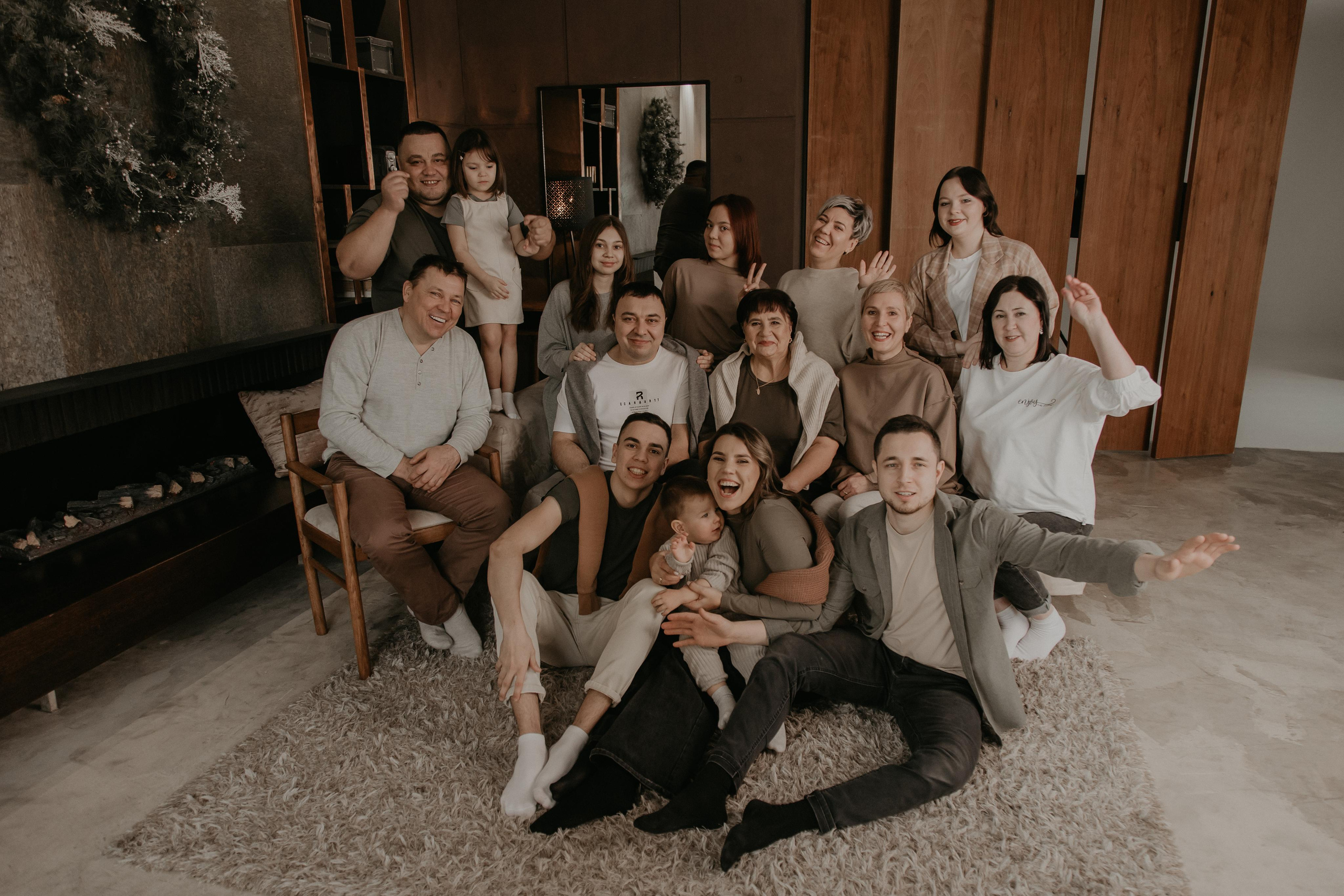 Большая семья. Фотограф Авилова Дарья ● Тюмень● Съемка больших семей ●Архив поколений