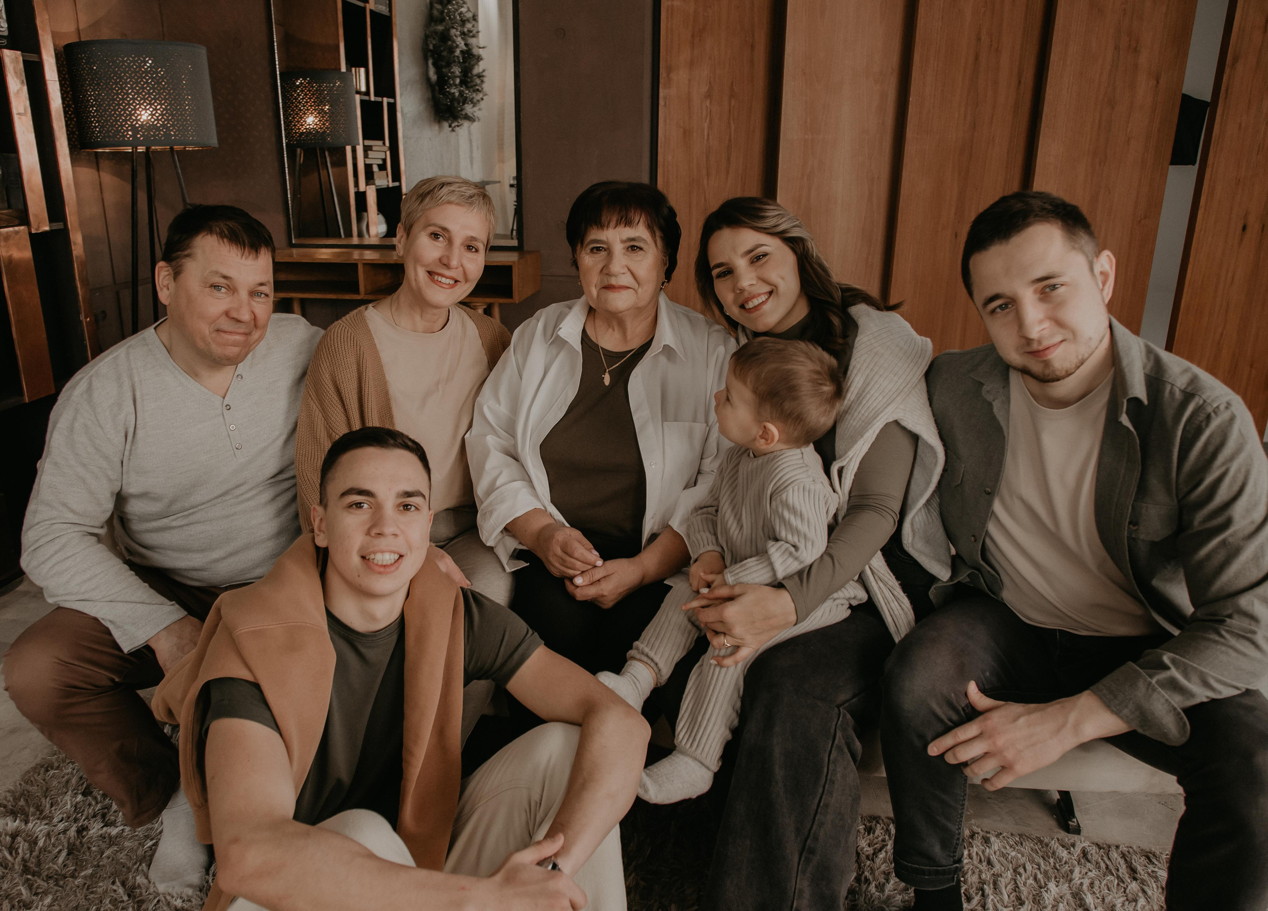 Большая семья. Фотограф Авилова Дарья ● Тюмень● Съемка больших семей ●Архив поколений