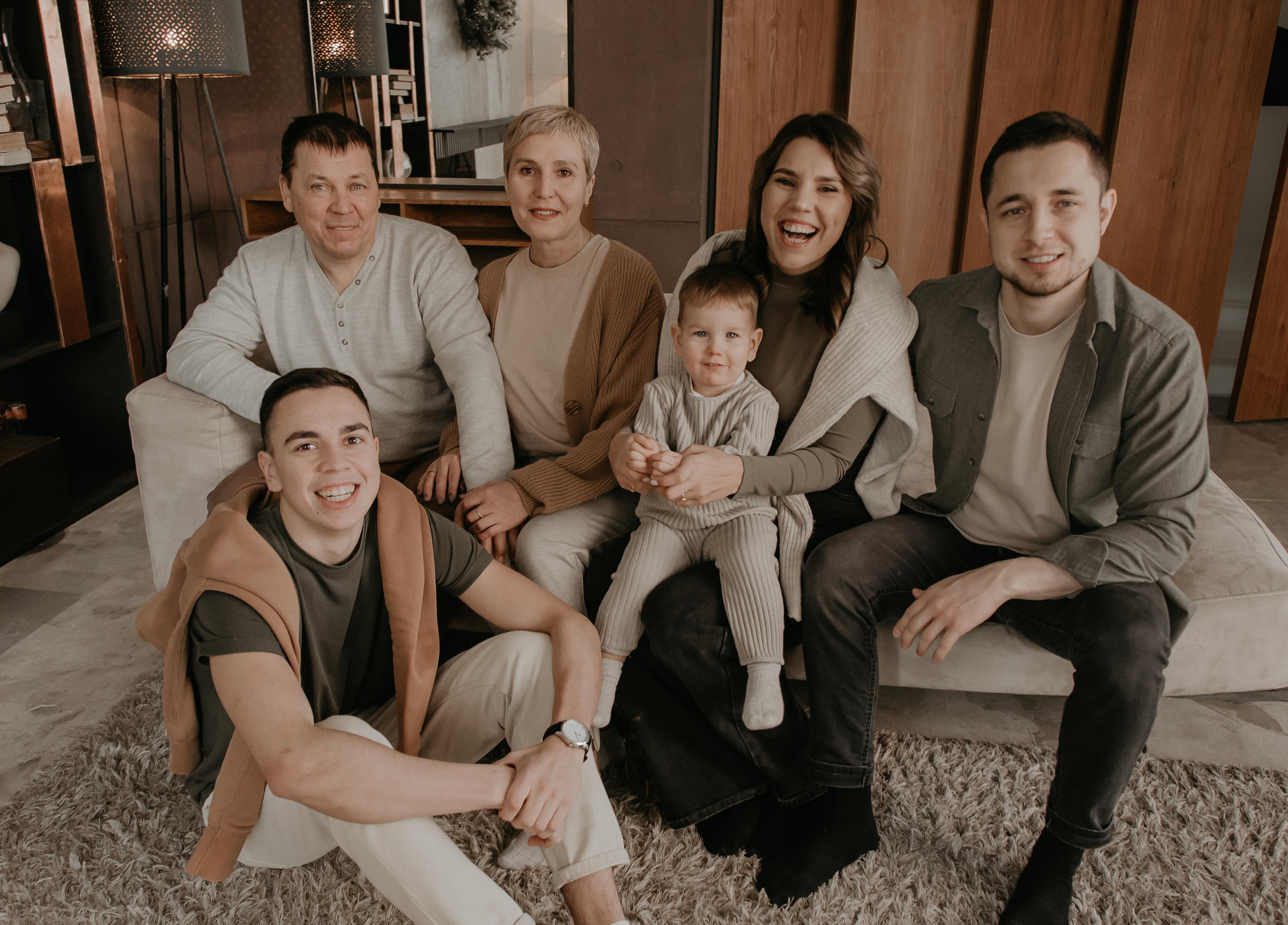 Большая семья. Фотограф Авилова Дарья ● Тюмень● Съемка больших семей ●Архив поколений