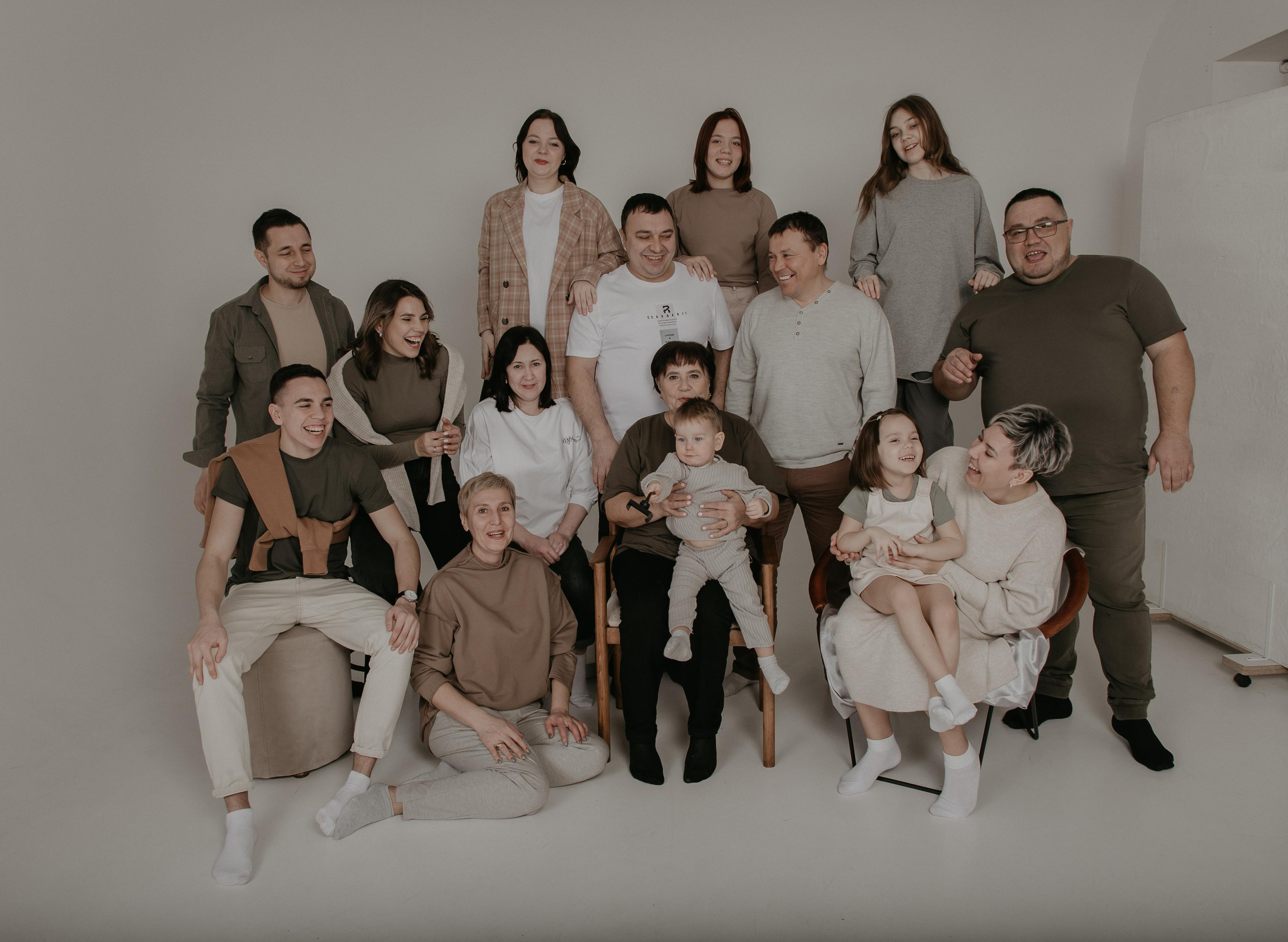Большая семья. Фотограф Авилова Дарья ● Тюмень● Съемка больших семей ●Архив поколений