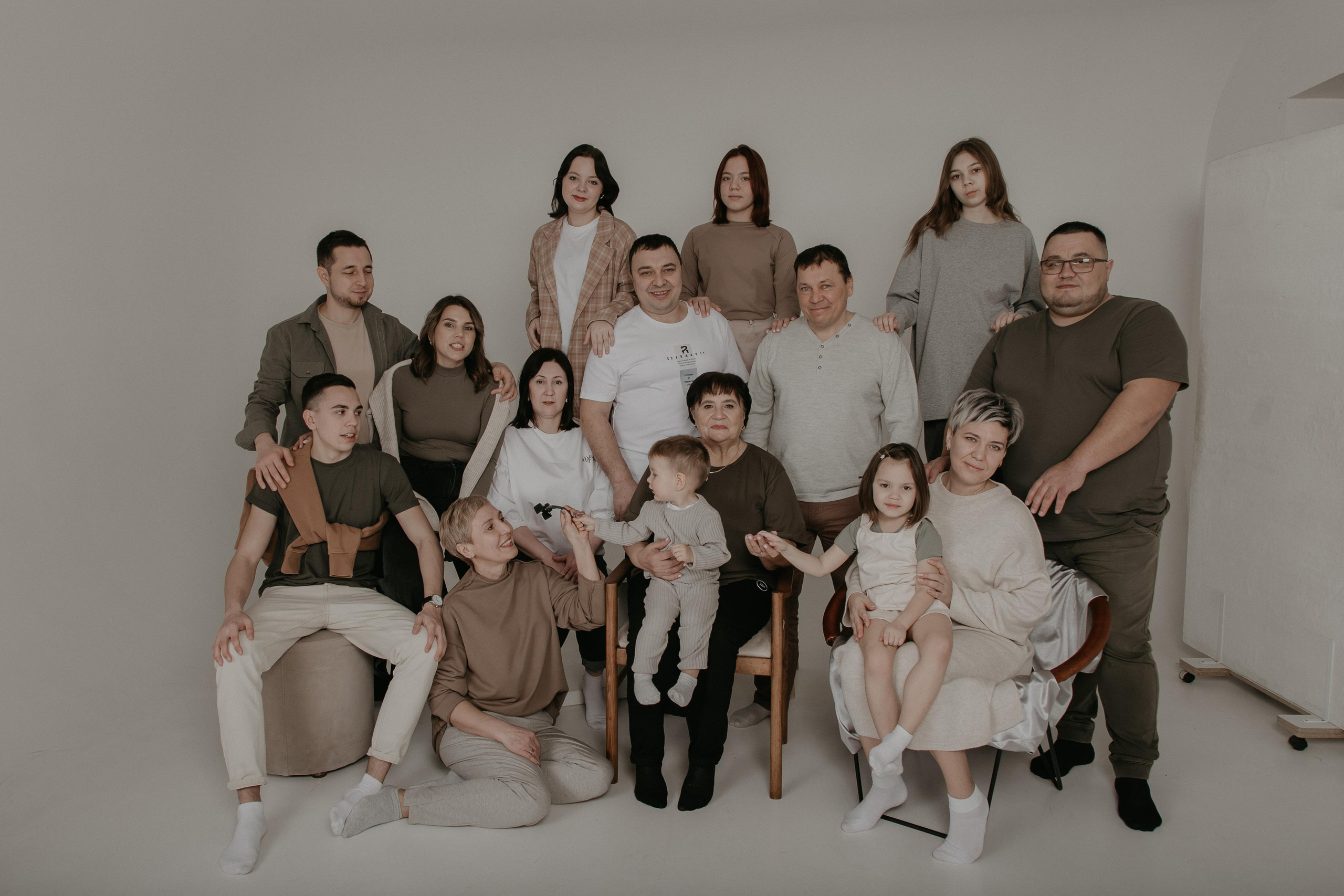 Большая семья. Фотограф Авилова Дарья ● Тюмень● Съемка больших семей ●Архив поколений