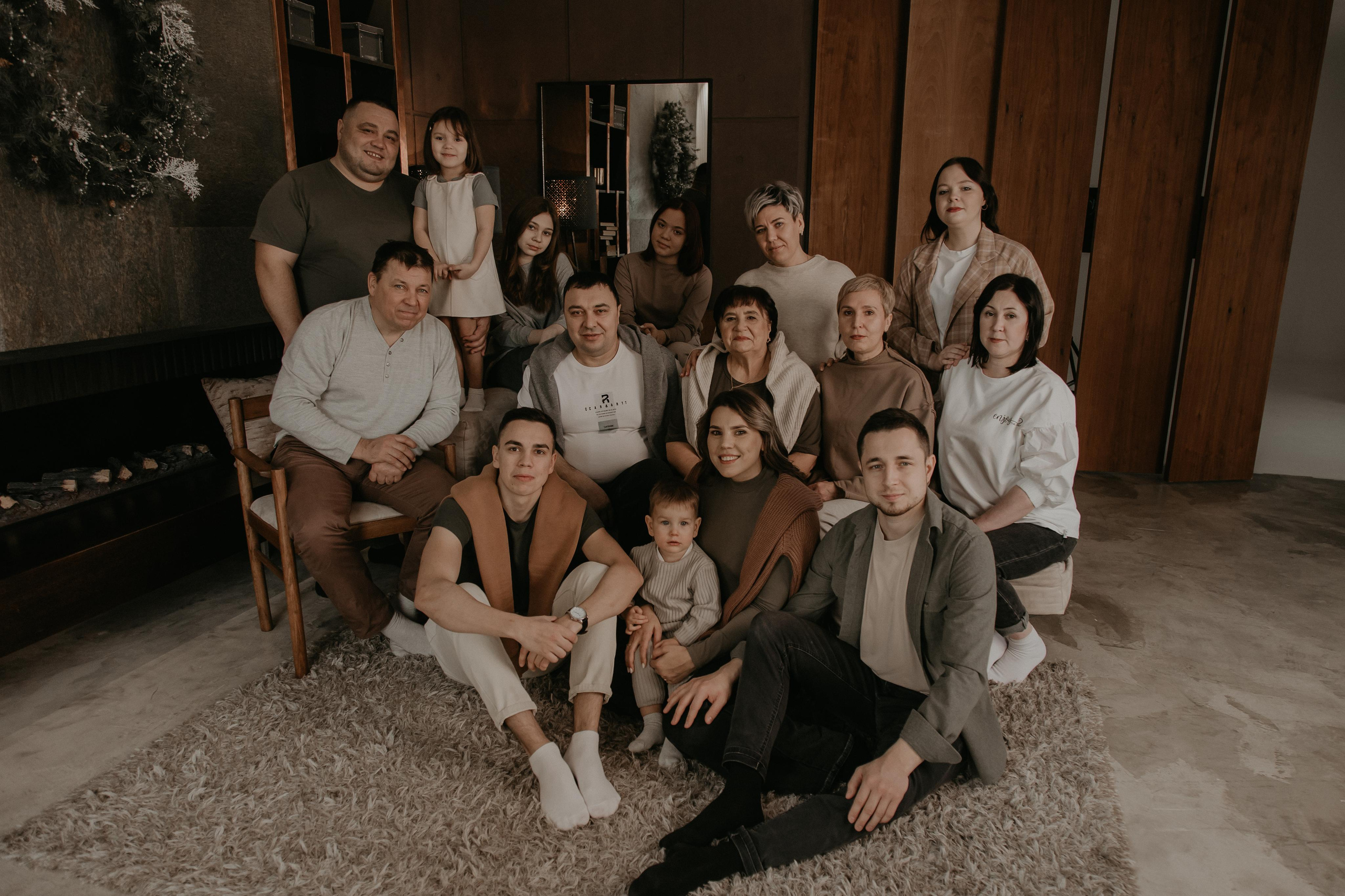 Большая семья. Фотограф Авилова Дарья ● Тюмень● Съемка больших семей ●Архив поколений