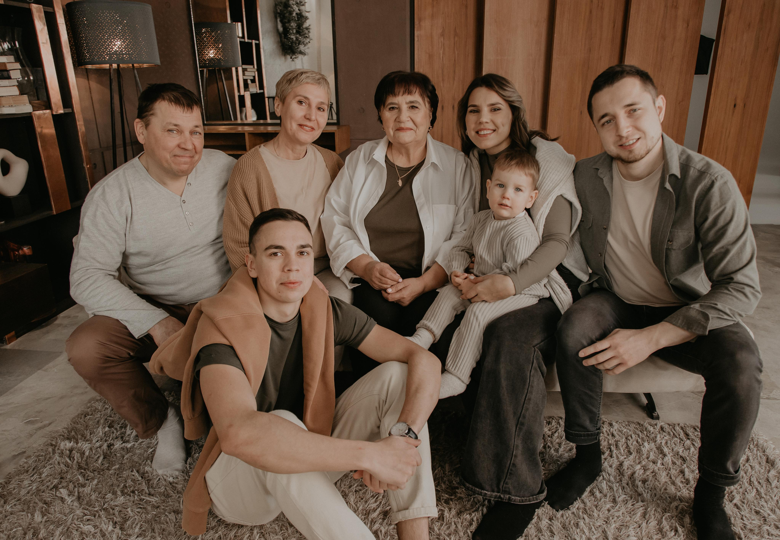 Большая семья. Фотограф Авилова Дарья ● Тюмень● Съемка больших семей ●Архив поколений