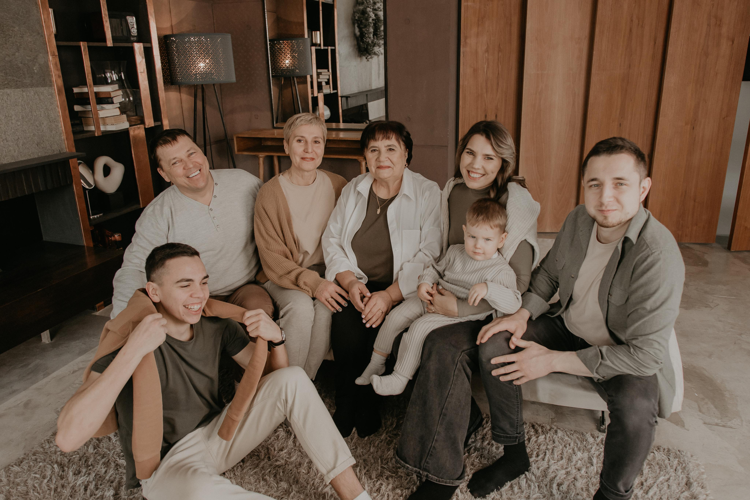 Большая семья. Фотограф Авилова Дарья ● Тюмень● Съемка больших семей ●Архив поколений
