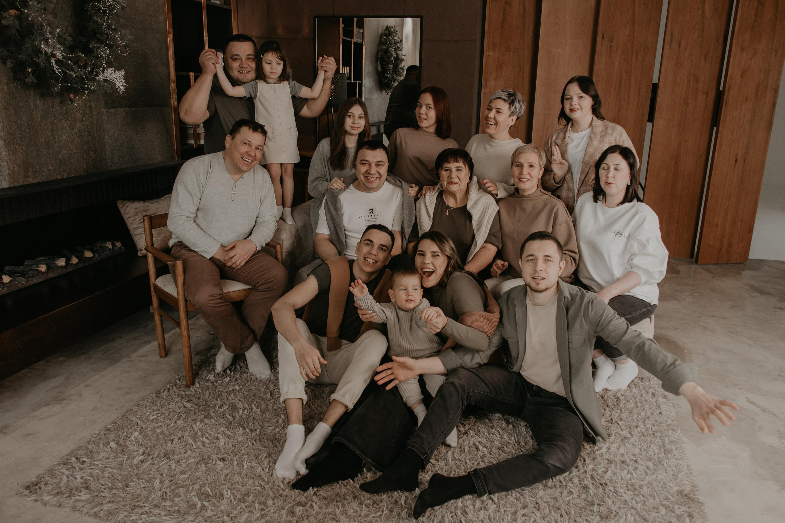 Большая семья. Фотограф Авилова Дарья ● Тюмень● Съемка больших семей ●Архив поколений