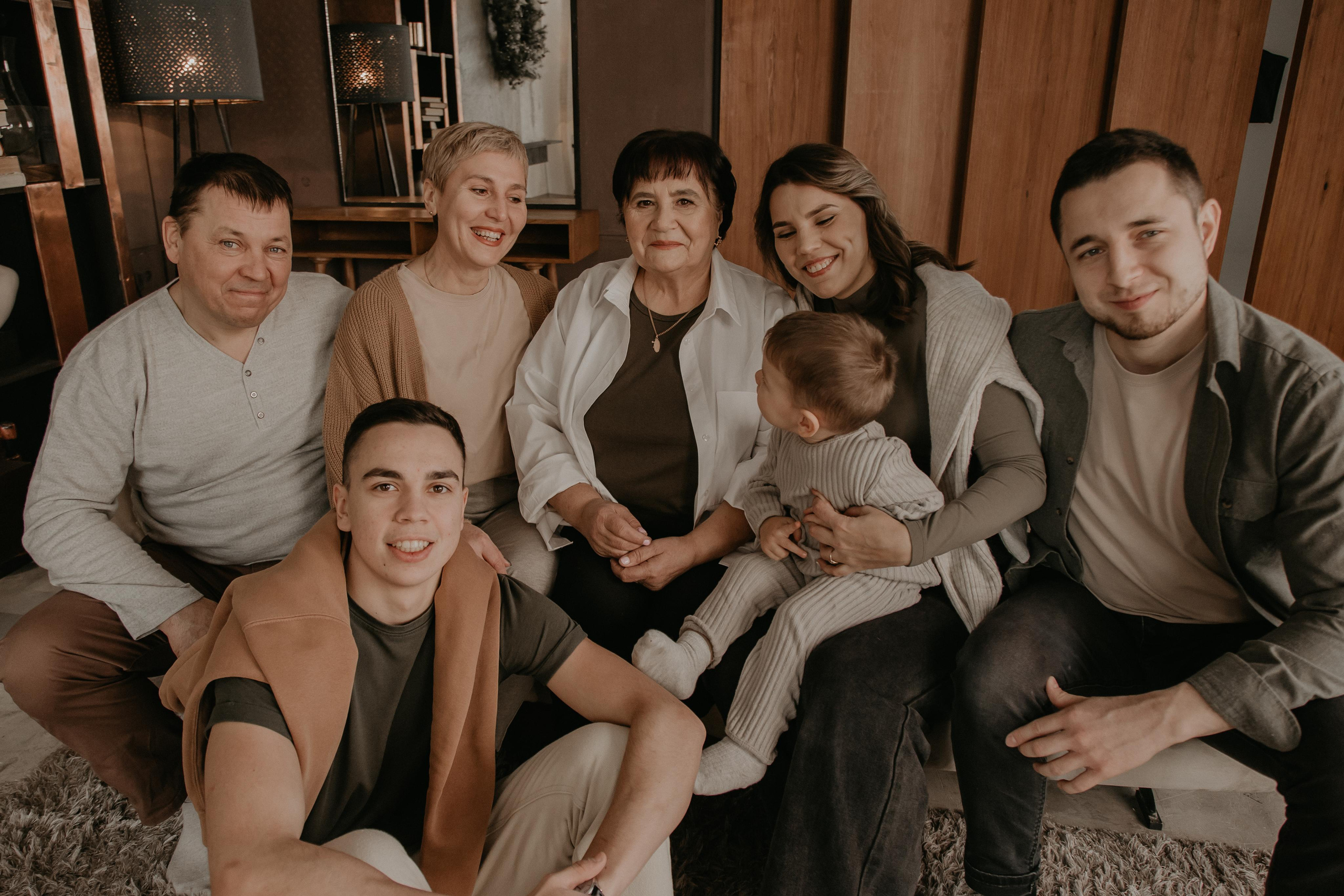 Большая семья. Фотограф Авилова Дарья ● Тюмень● Съемка больших семей ●Архив поколений