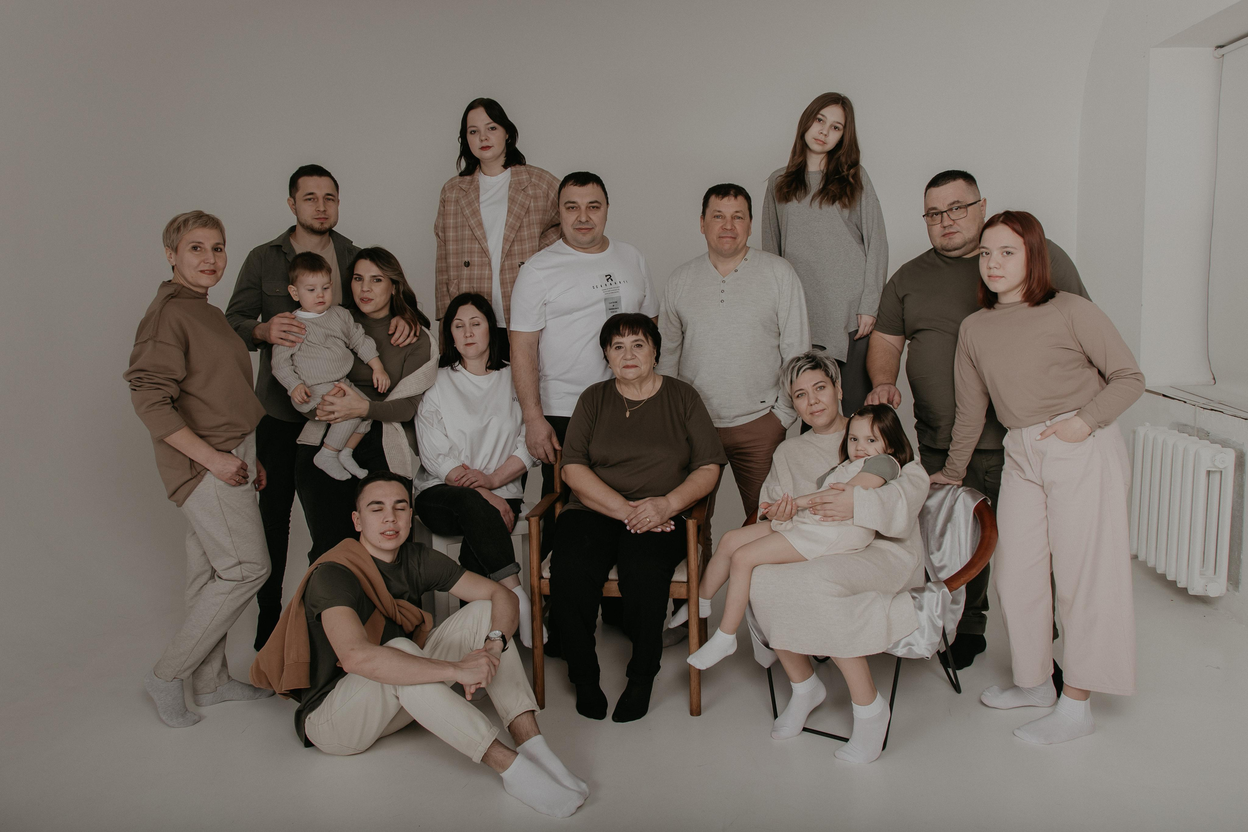 Большая семья. Фотограф Авилова Дарья ● Тюмень● Съемка больших семей ●Архив поколений