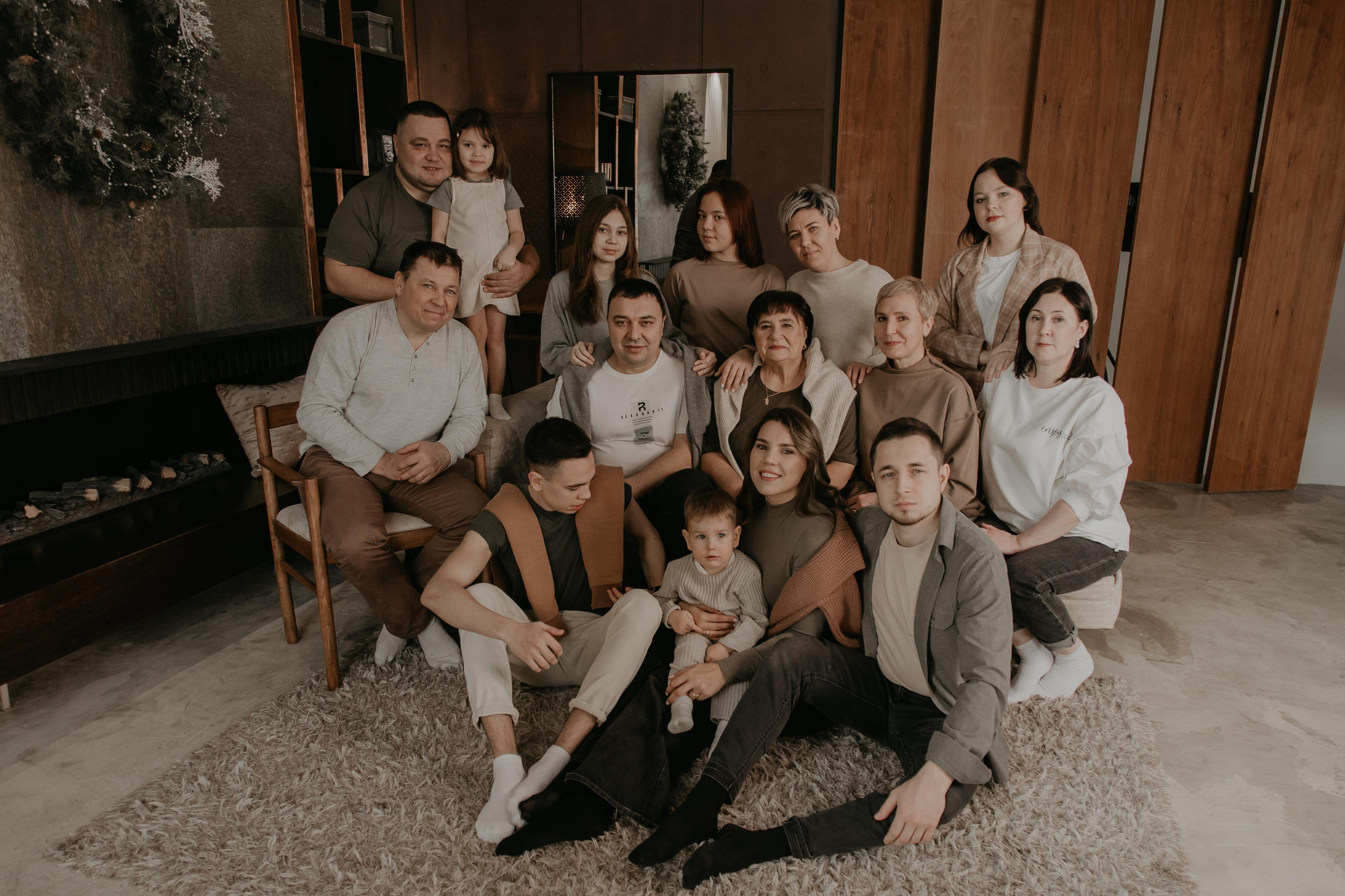 Большая семья. Фотограф Авилова Дарья ● Тюмень● Съемка больших семей ●Архив поколений