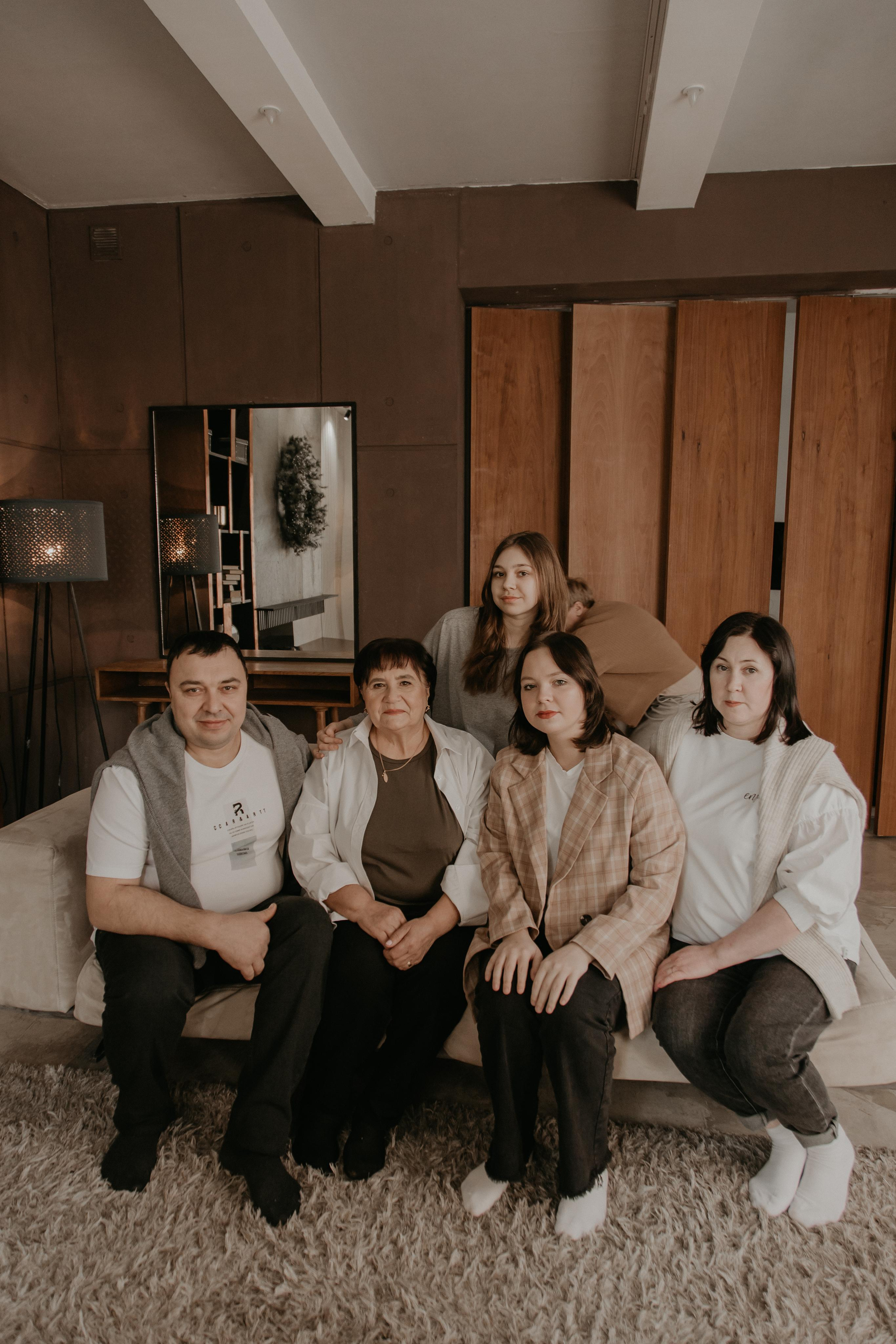 Большая семья. Фотограф Авилова Дарья ● Тюмень● Съемка больших семей ●Архив поколений