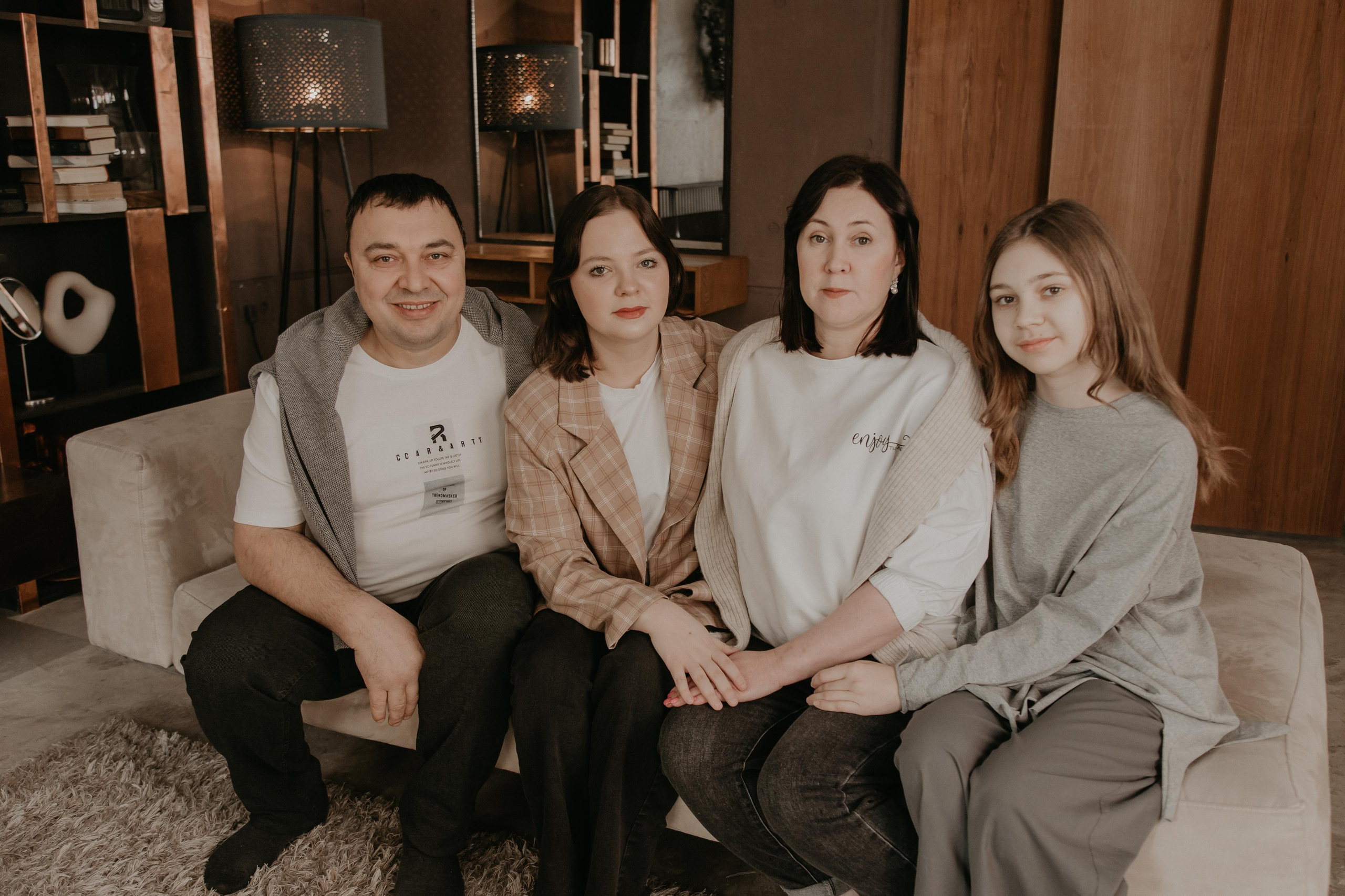 Большая семья. Фотограф Авилова Дарья ● Тюмень● Съемка больших семей ●Архив поколений