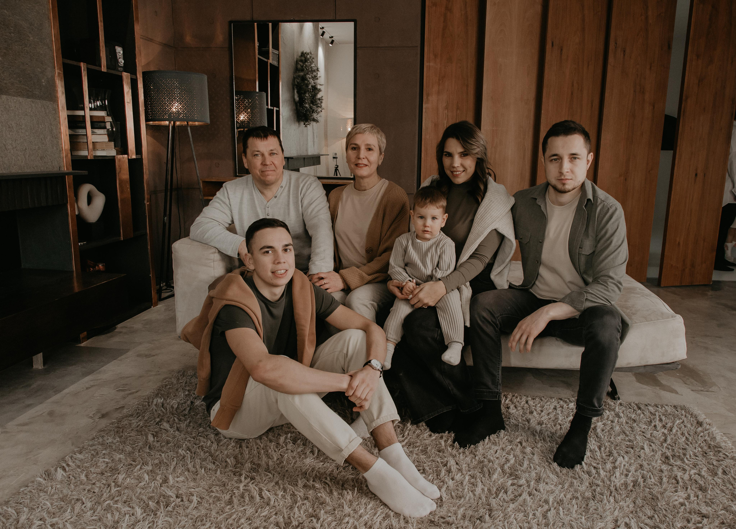 Большая семья. Фотограф Авилова Дарья ● Тюмень● Съемка больших семей ●Архив поколений