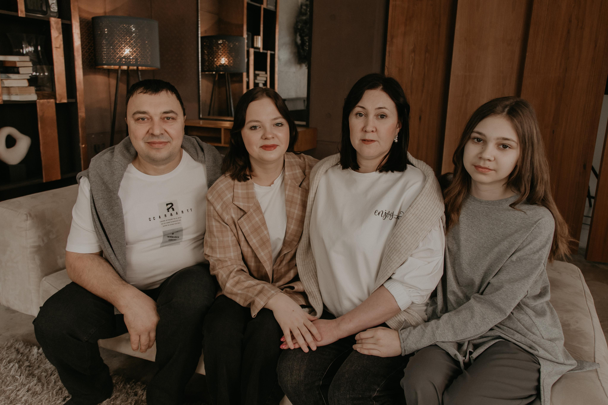 Большая семья. Фотограф Авилова Дарья ● Тюмень● Съемка больших семей ●Архив поколений