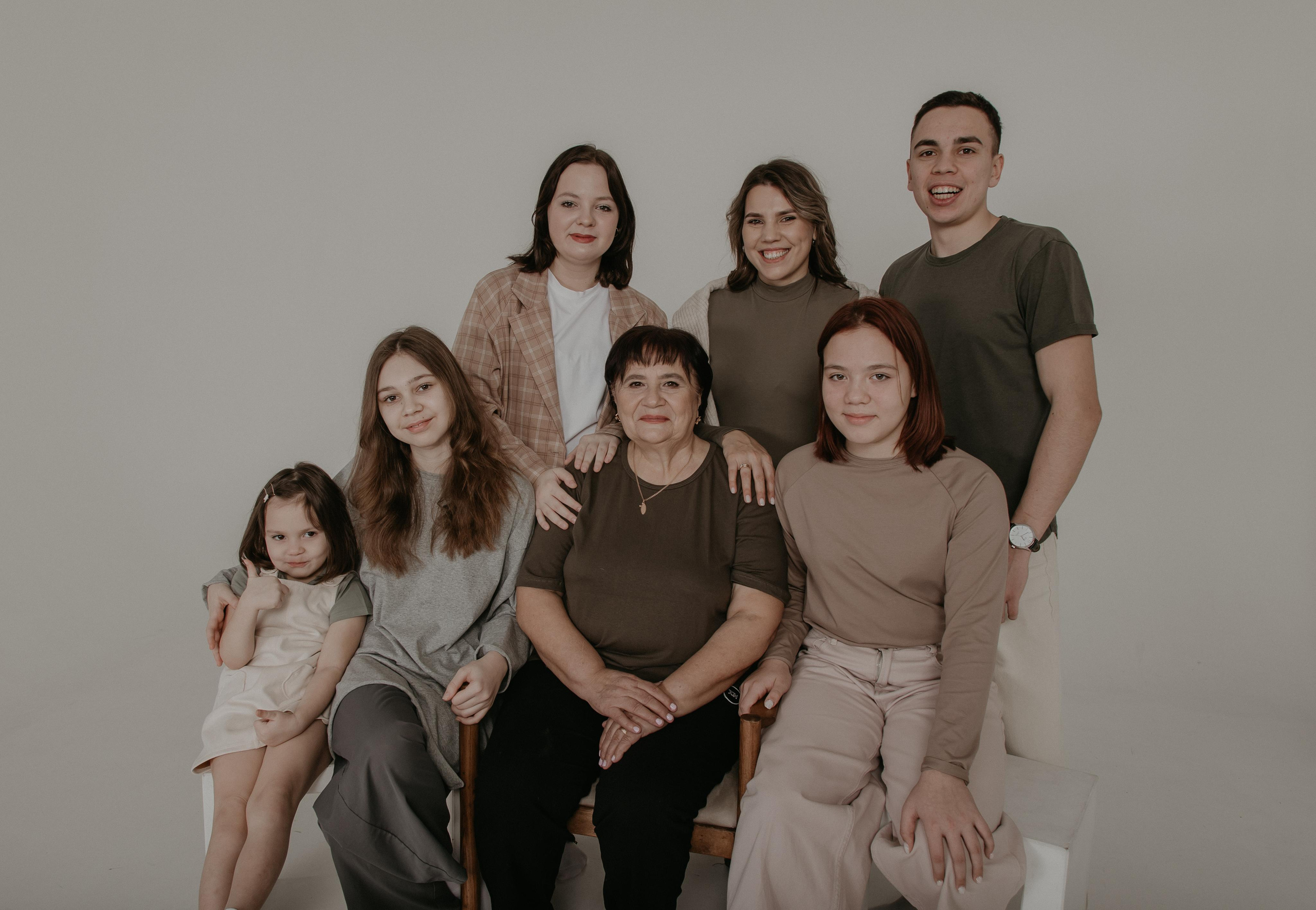 Большая семья. Фотограф Авилова Дарья ● Тюмень● Съемка больших семей ●Архив поколений