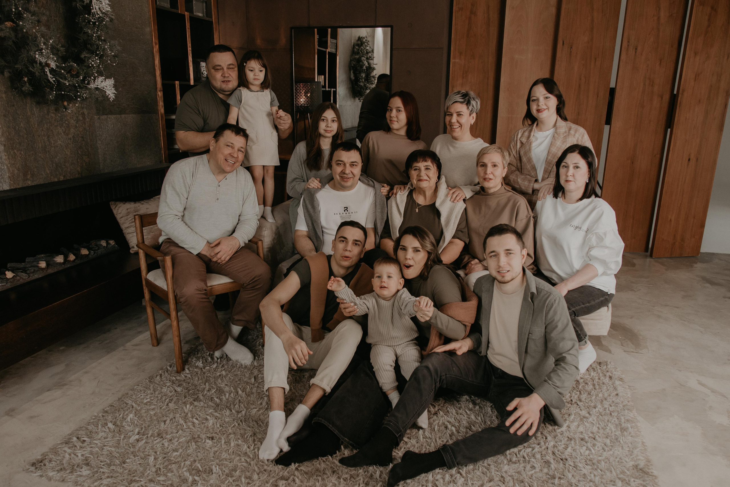Большая семья. Фотограф Авилова Дарья ● Тюмень● Съемка больших семей ●Архив поколений