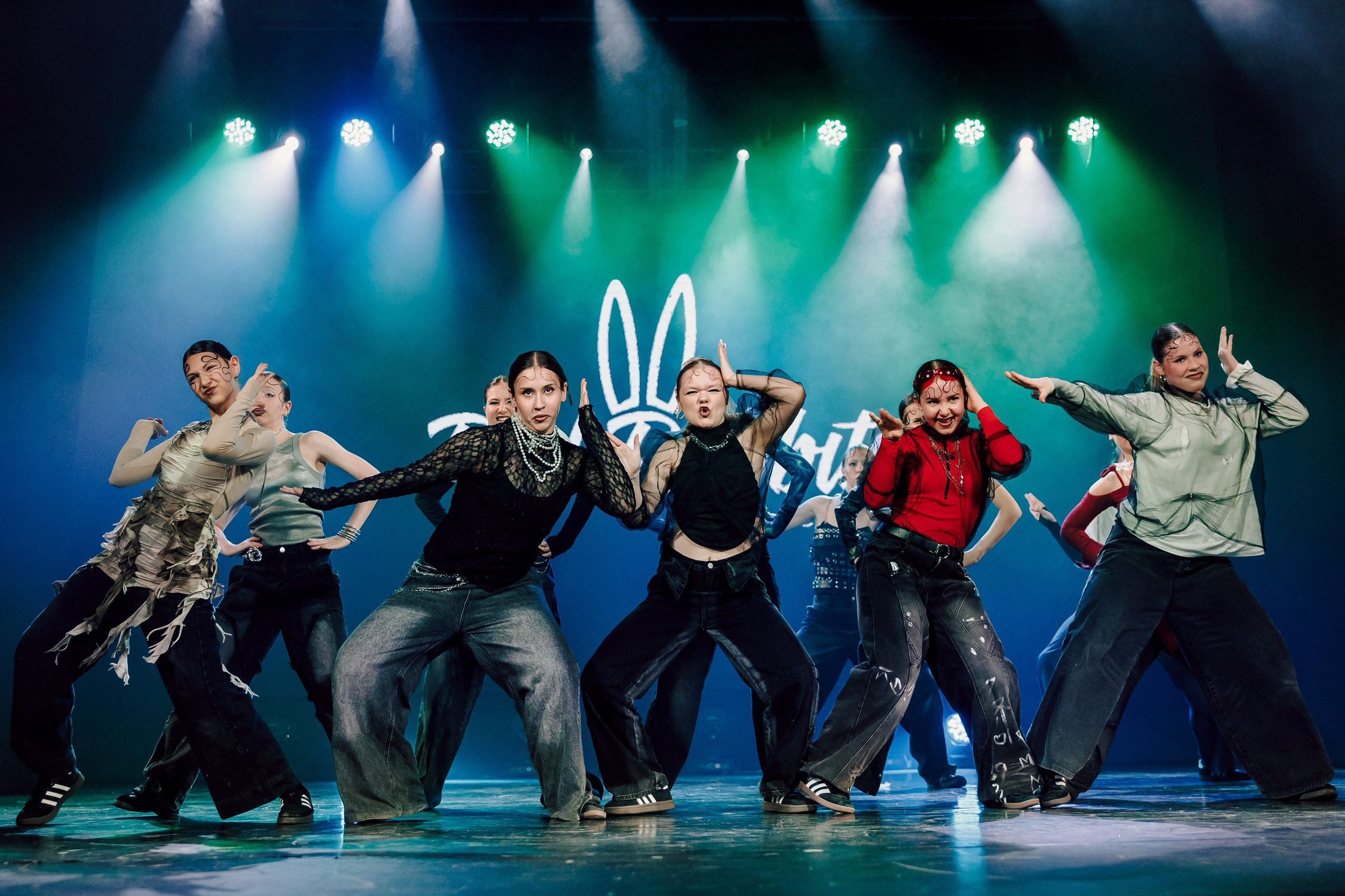 Отчётный концерт танцевальной школы «Red Rabbits» 2025. Лёшка Варзегов — фотограф