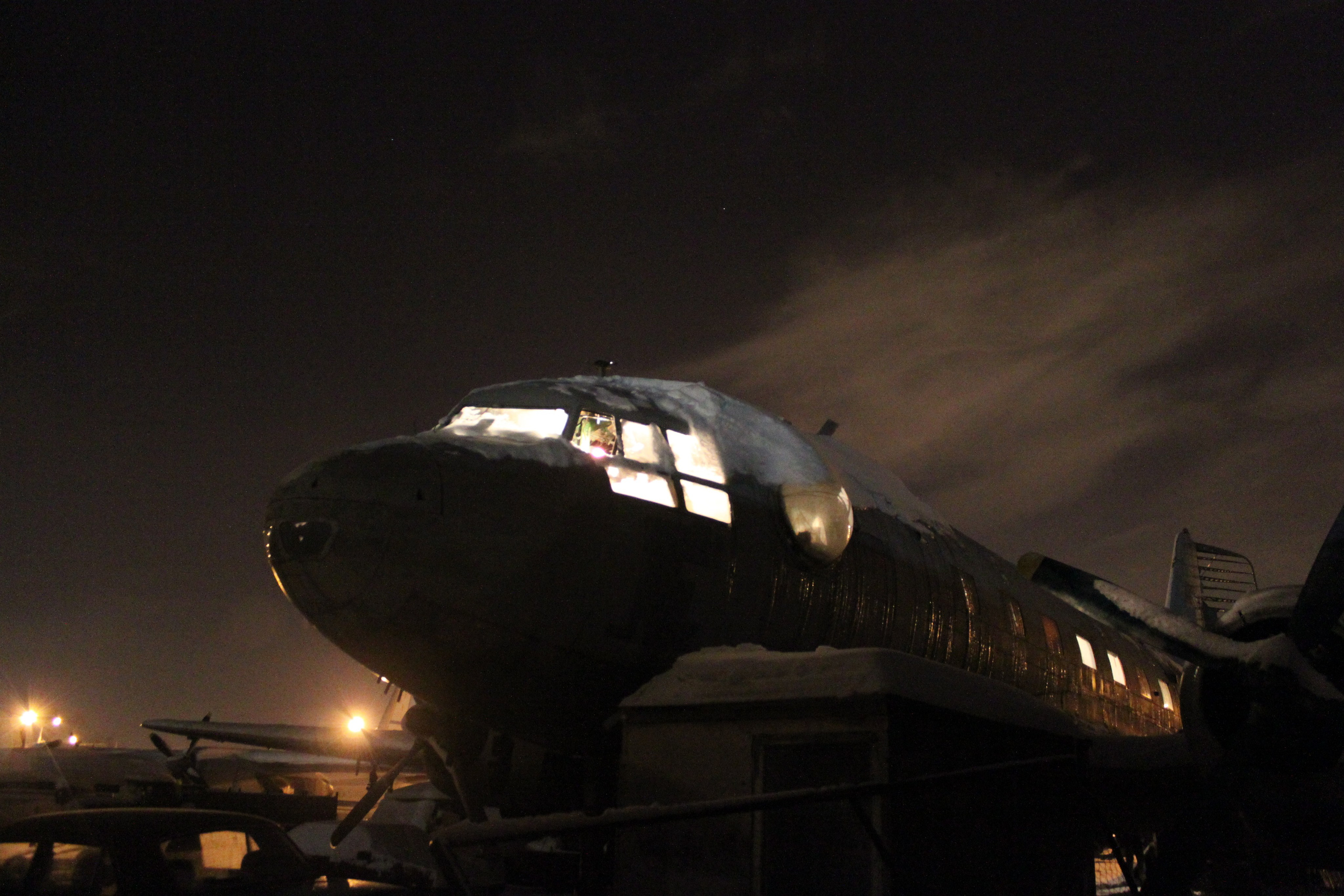 Ил-14Т «Голубая Мечта» работы в Тушино (2011 г.). Фотоальбом показывающий увлекательный мир авиации и мир медведей Андрея Иванова