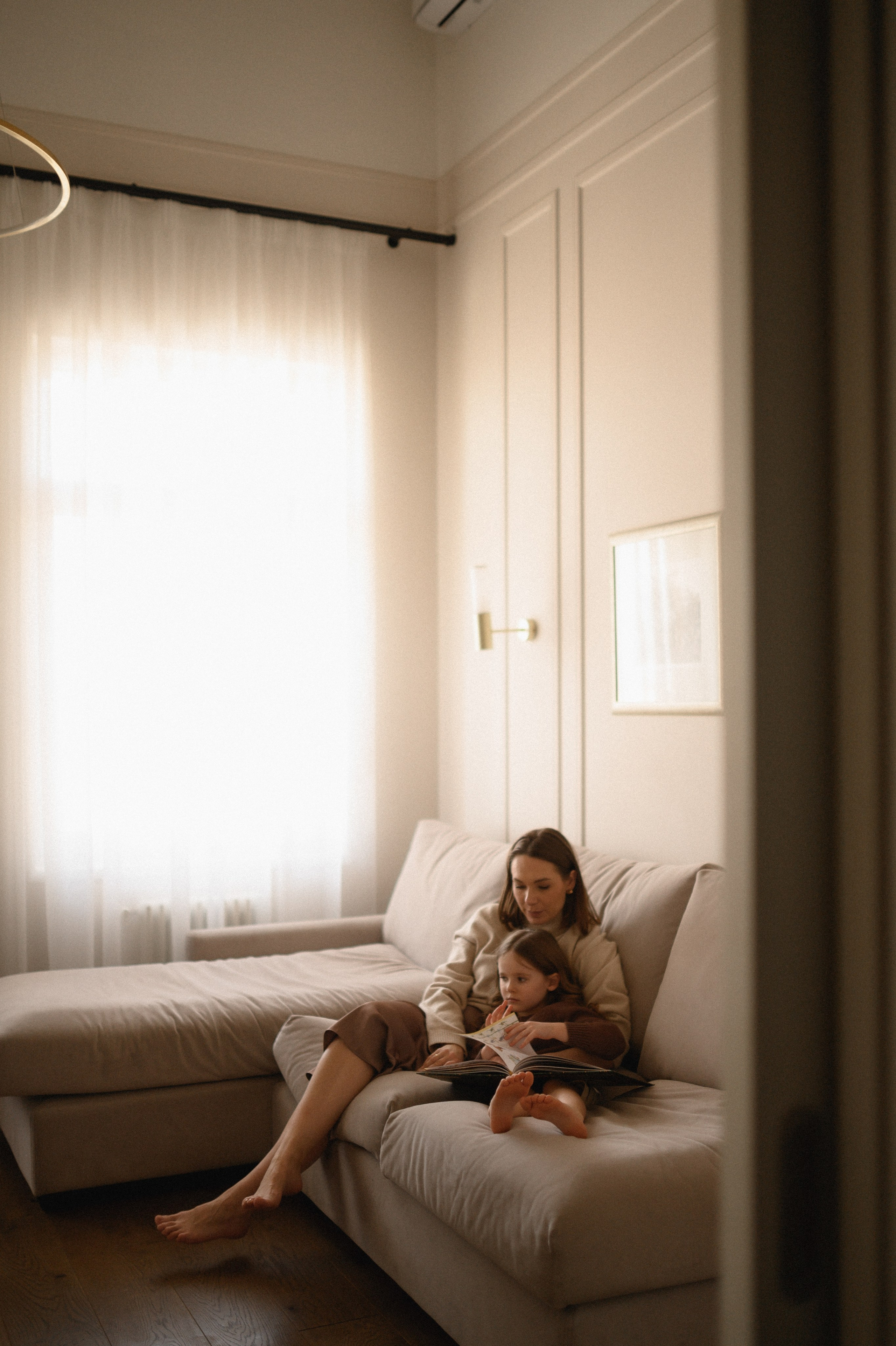 Валентин, Ирина, Евсей, Кира и Агата дома. Семейный и свадебный lifestyle-фотограф в Москве Мария Петрова