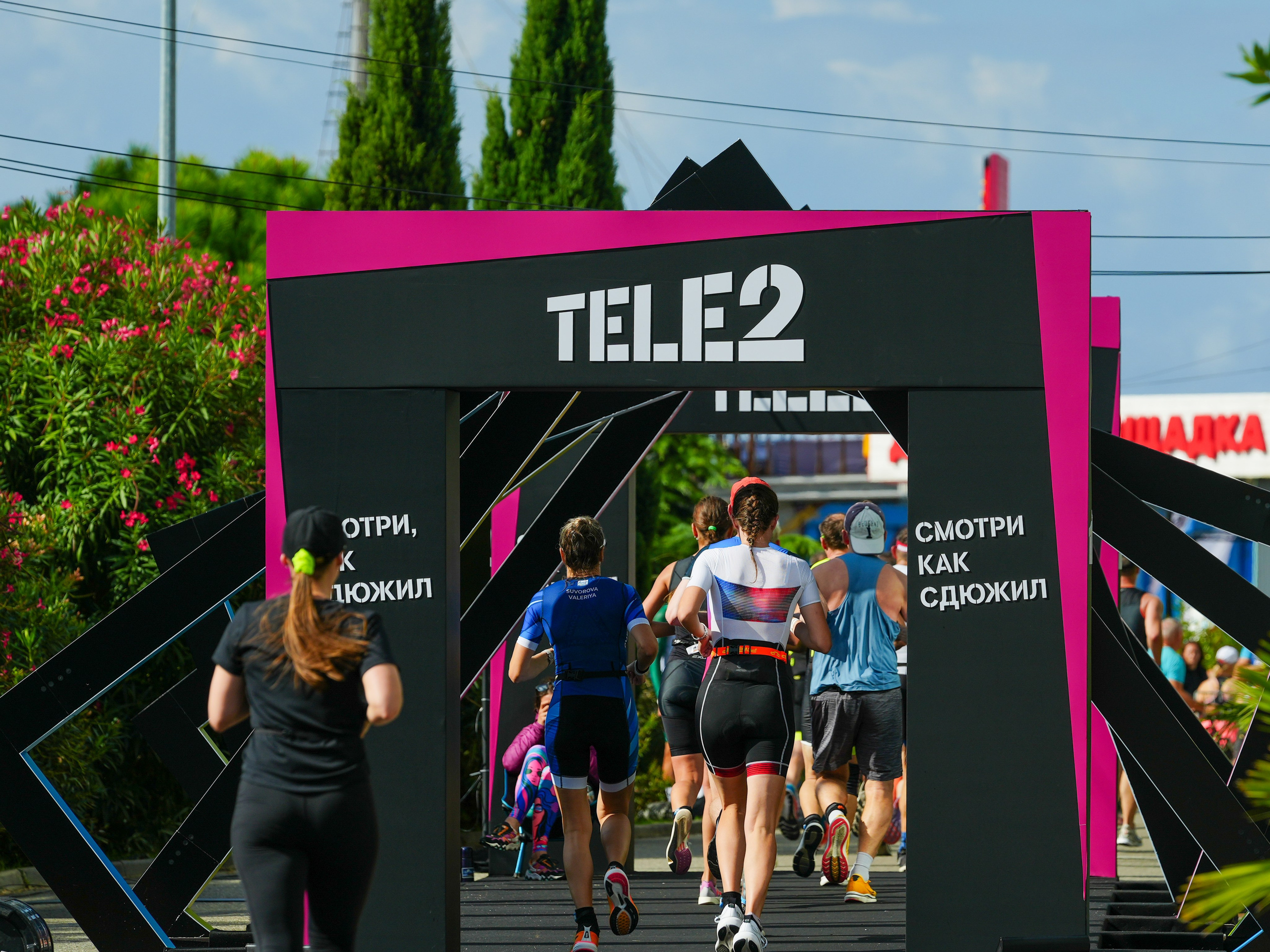 Фотоотчет партнерской интеграции для компании TELE2 на фестивале Ironstar. Репортажный фотограф в Красной Поляне и Сочи Павлюченко Екатерина