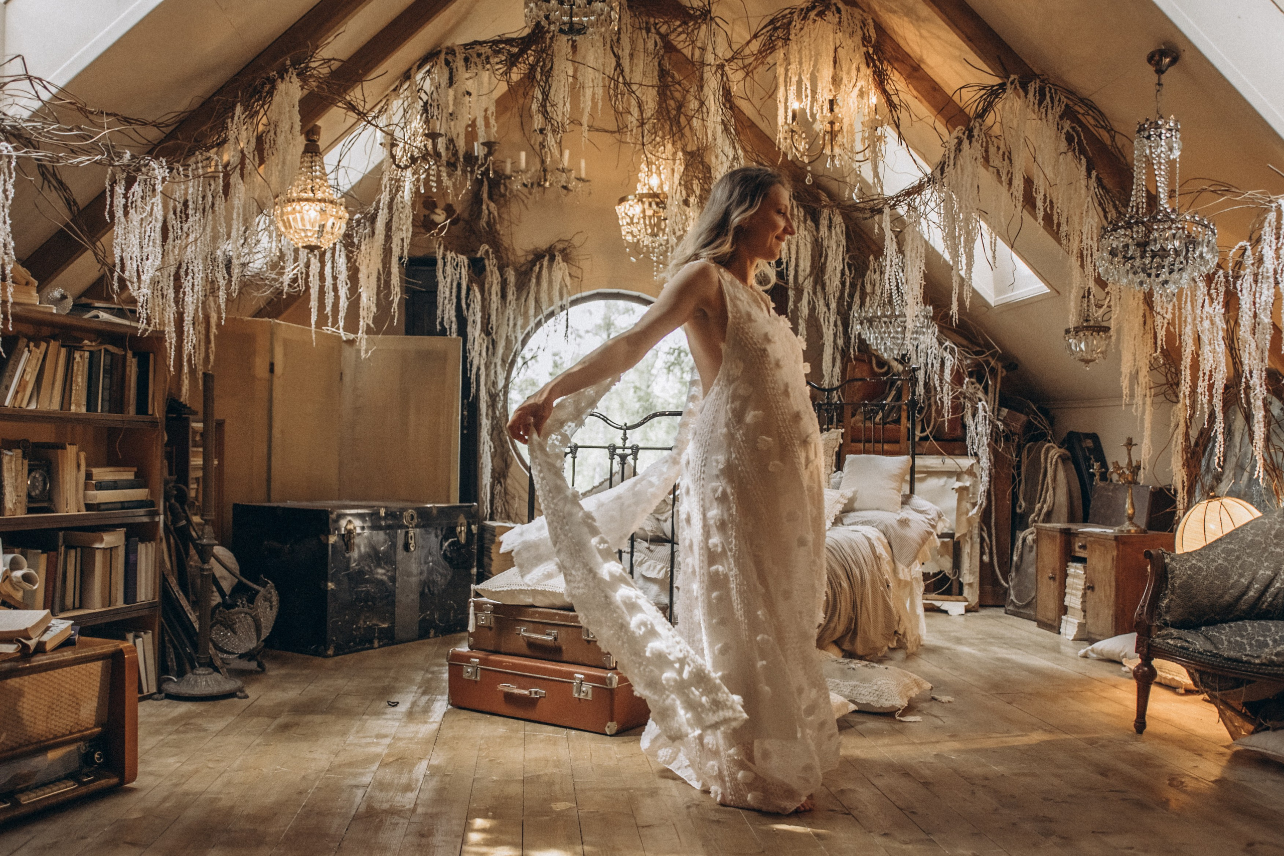 На заброшенном чердаке. Гаврилова Настя семейный фотограф lifestyle в Москве