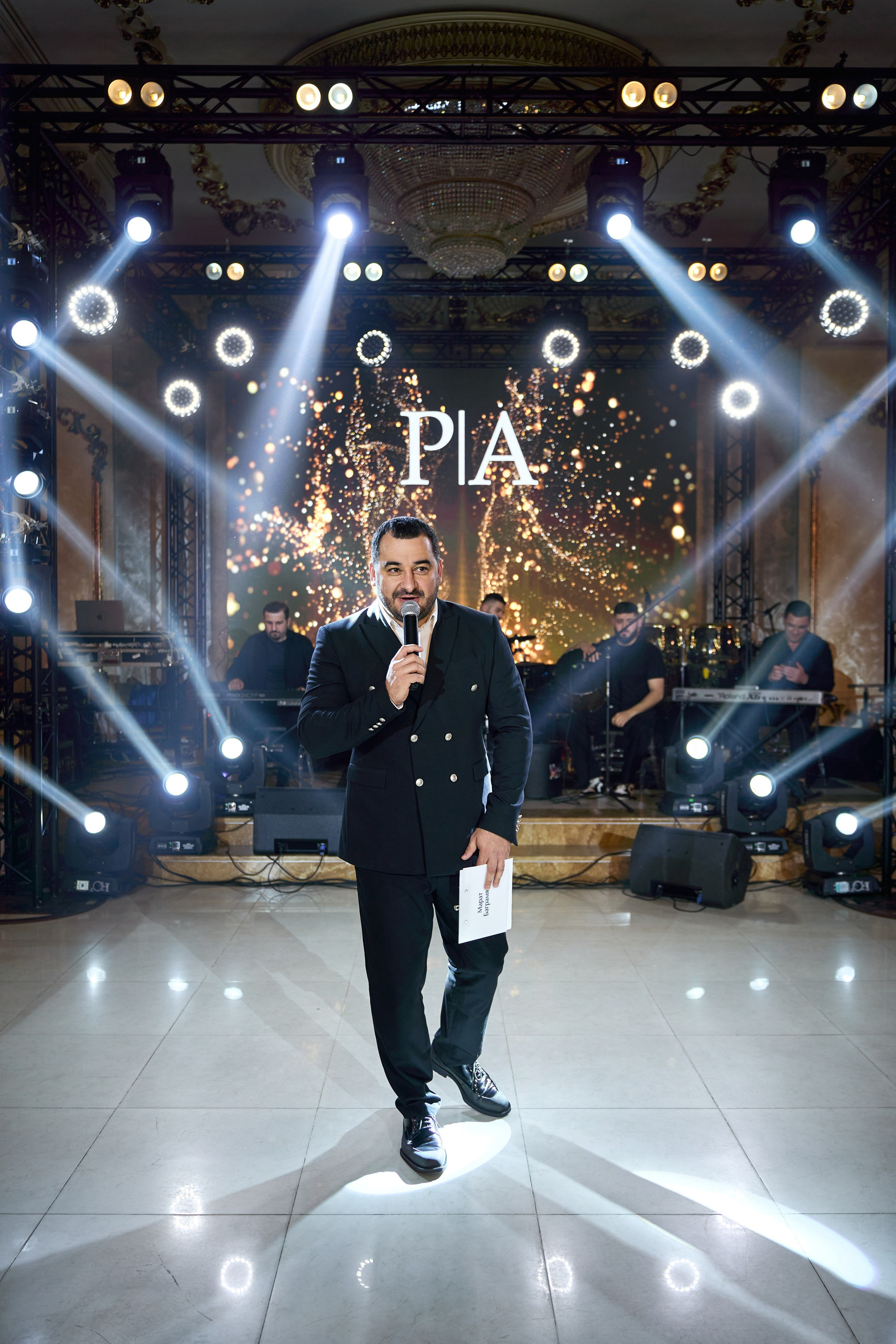 Красивое и чувственное сватовство Рафаэля & Алины в GOLDEN PALACE от ТВИНС СТУДИО. ТВИНС СТУДИО — лучшие свадебные фотографы и видеографы в Краснодаре