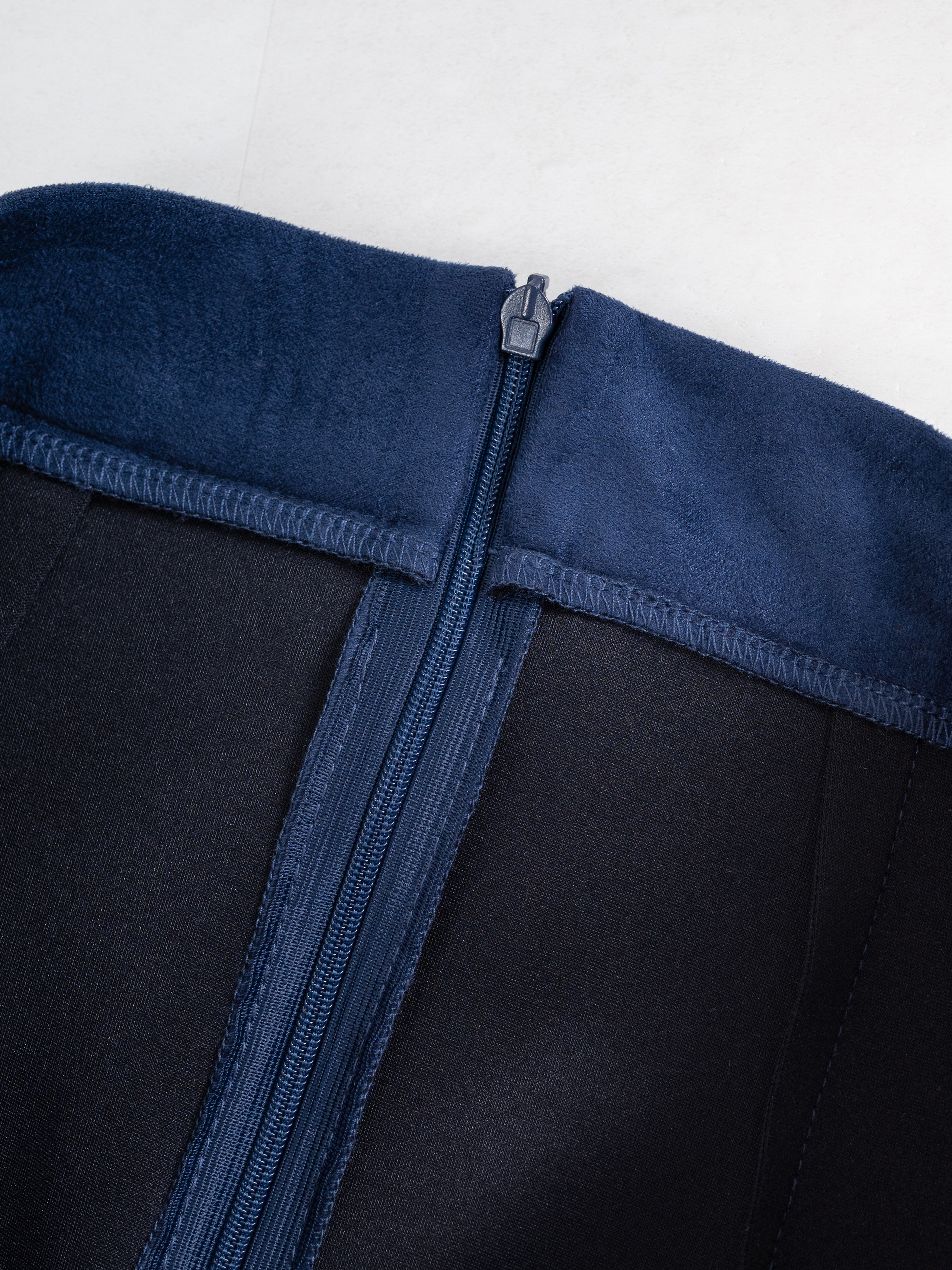 Замшевые юбки серия 2: интерьер+стилист. Предметный фотограф, фото для маркетплейсов Пятигорск, КМВ