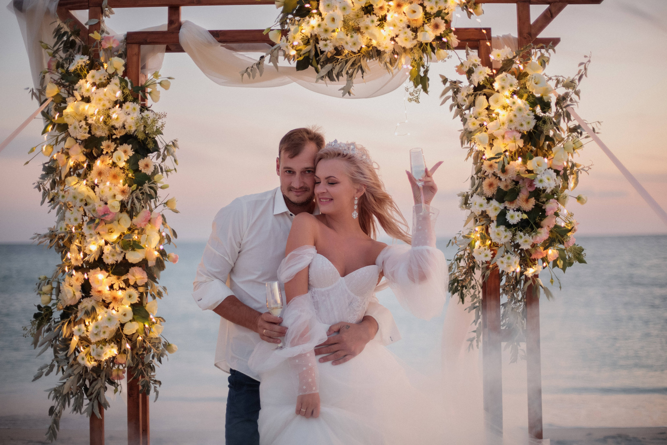 «Начало любви на побережье Поповки: история свадьбы, застывшая в кадре». Свадебный фотограф Мироманов Николай в Крыму