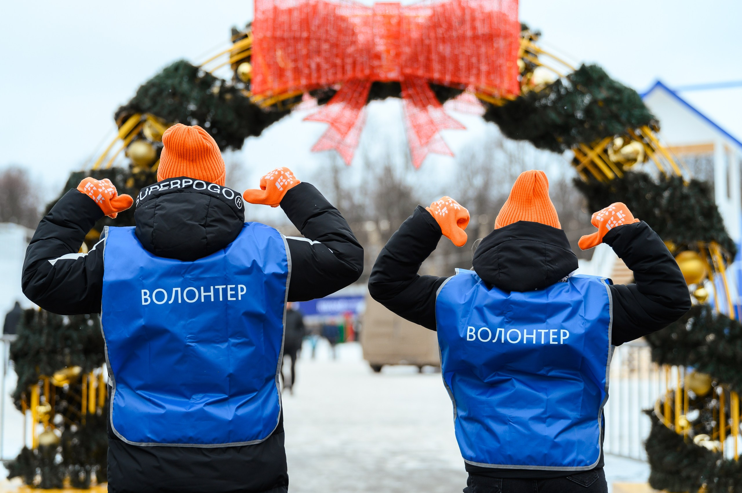 Новогодние волонтеры | Открытие Новогодней столицы Кирова 2025. Репортажный фотограф в Кирове Александр Лутошкин