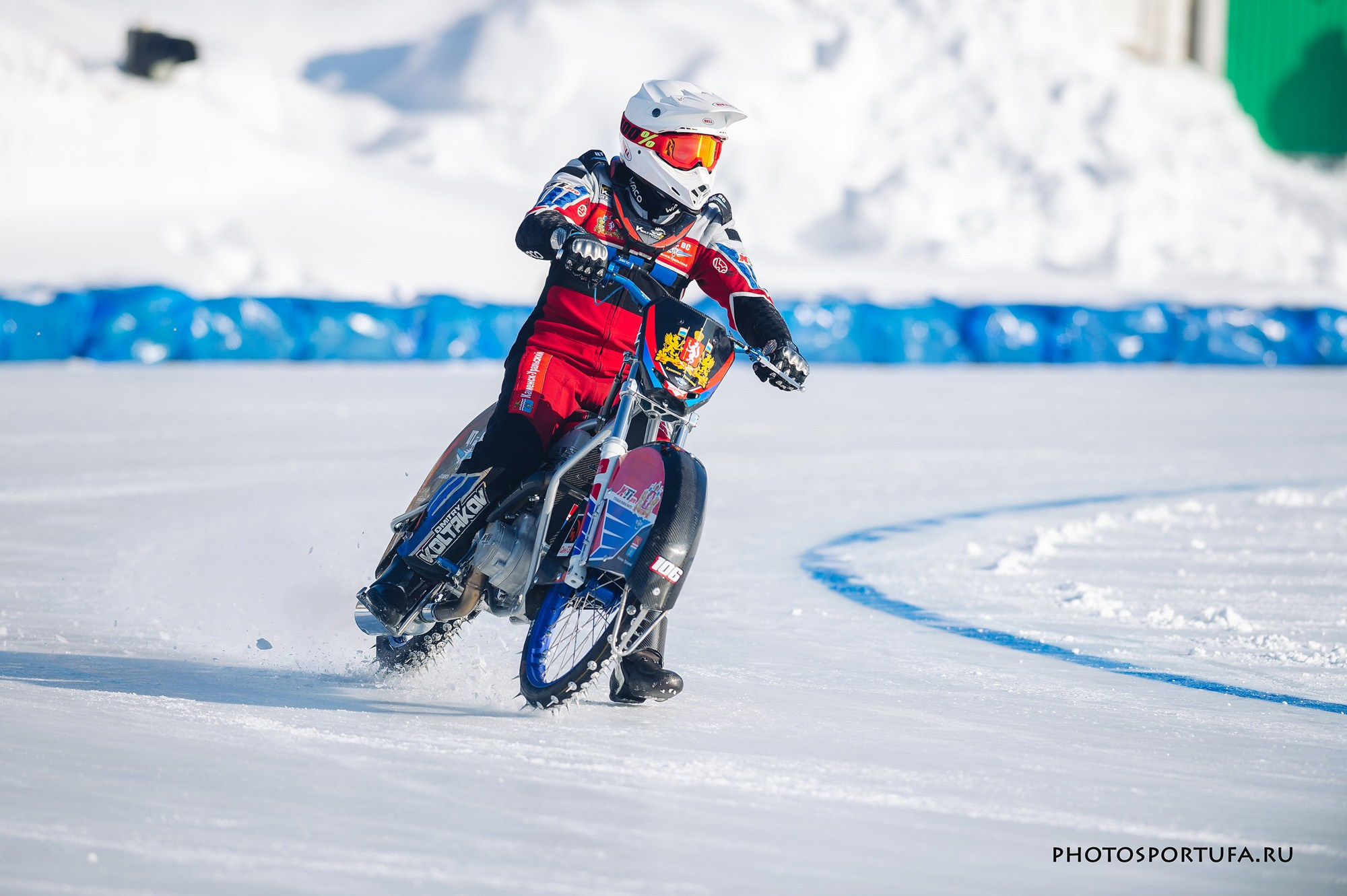 Мотогонку на льду. Спортивный фотограф в Уфе Евгений Буров