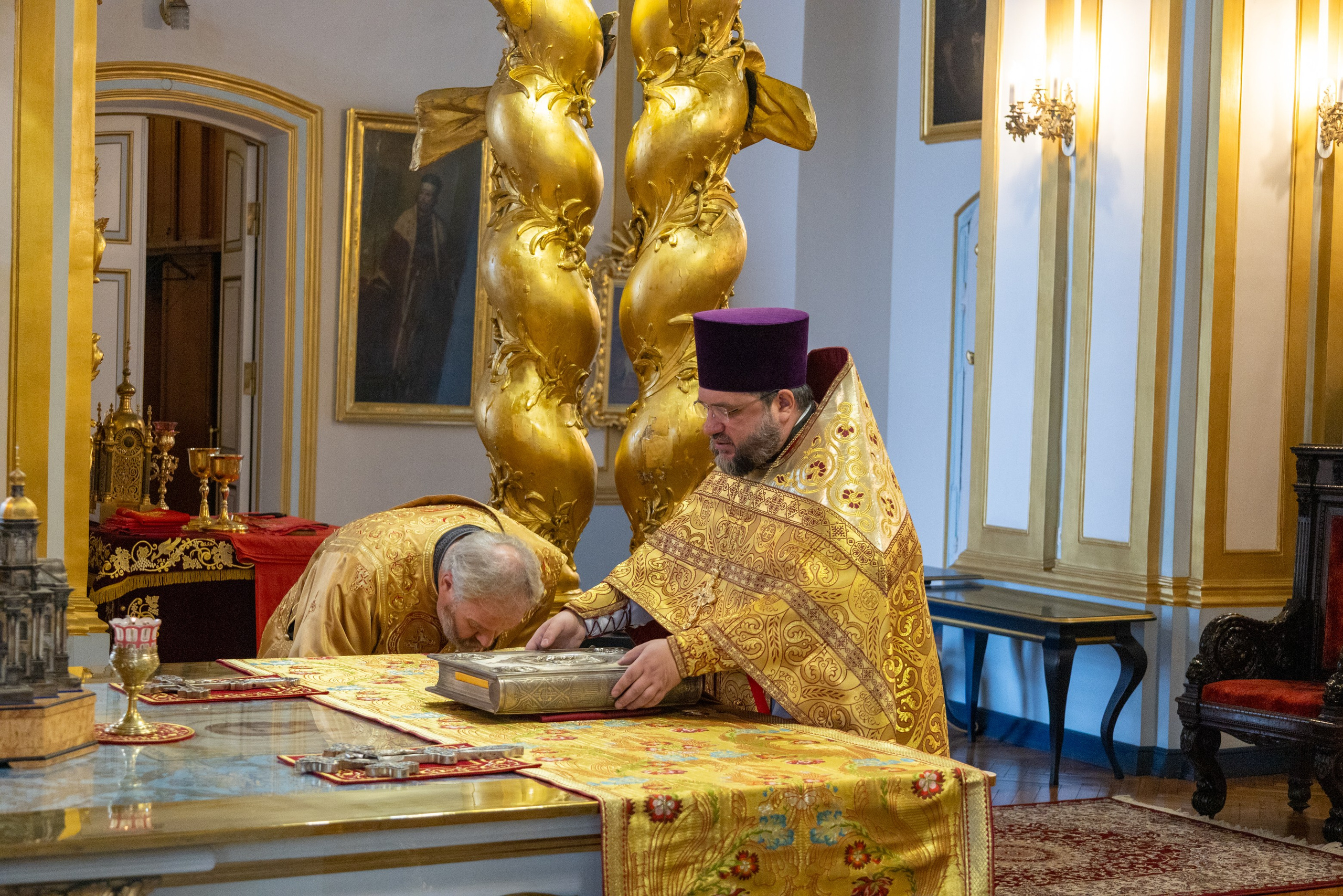 Неделя 17-я по Пятидесятнице. Глас 8-й. Ап. от 70-ти Кодрата. Сщмч. Фоки, еп. Синопийского. НИКОЛО-БОГОЯВЛЕНСКИЙ МОРСКОЙ СОБОР