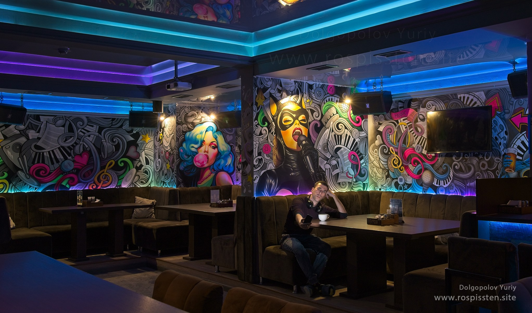 Художественное оформление караоке бара