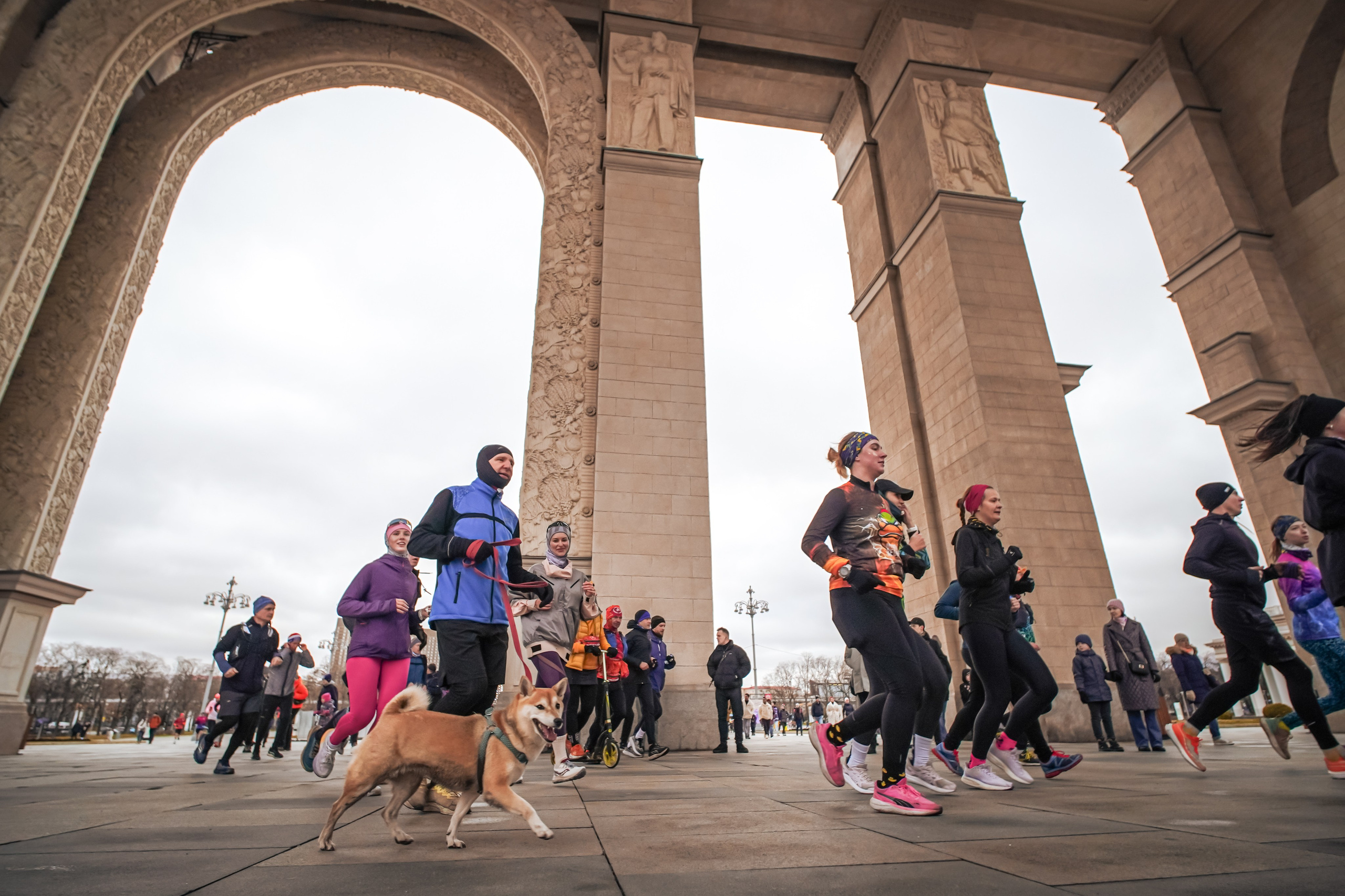 #марафонудома #яuzarun 2024 2-я петля, группа 6:30. Роман Капилюшов. Бег. Фото. Видео. г. Люберцы