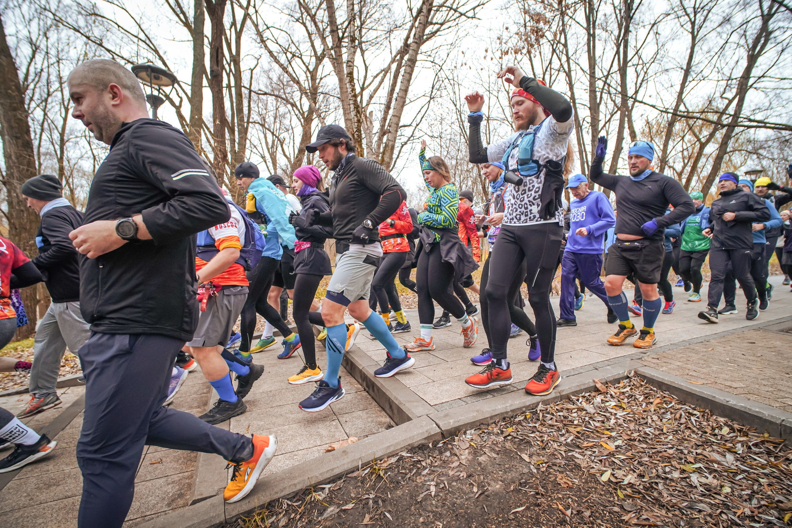 #марафонудома #яuzarun 2024 2-я петля, группа 6:30. Роман Капилюшов. Бег. Фото. Видео. г. Люберцы