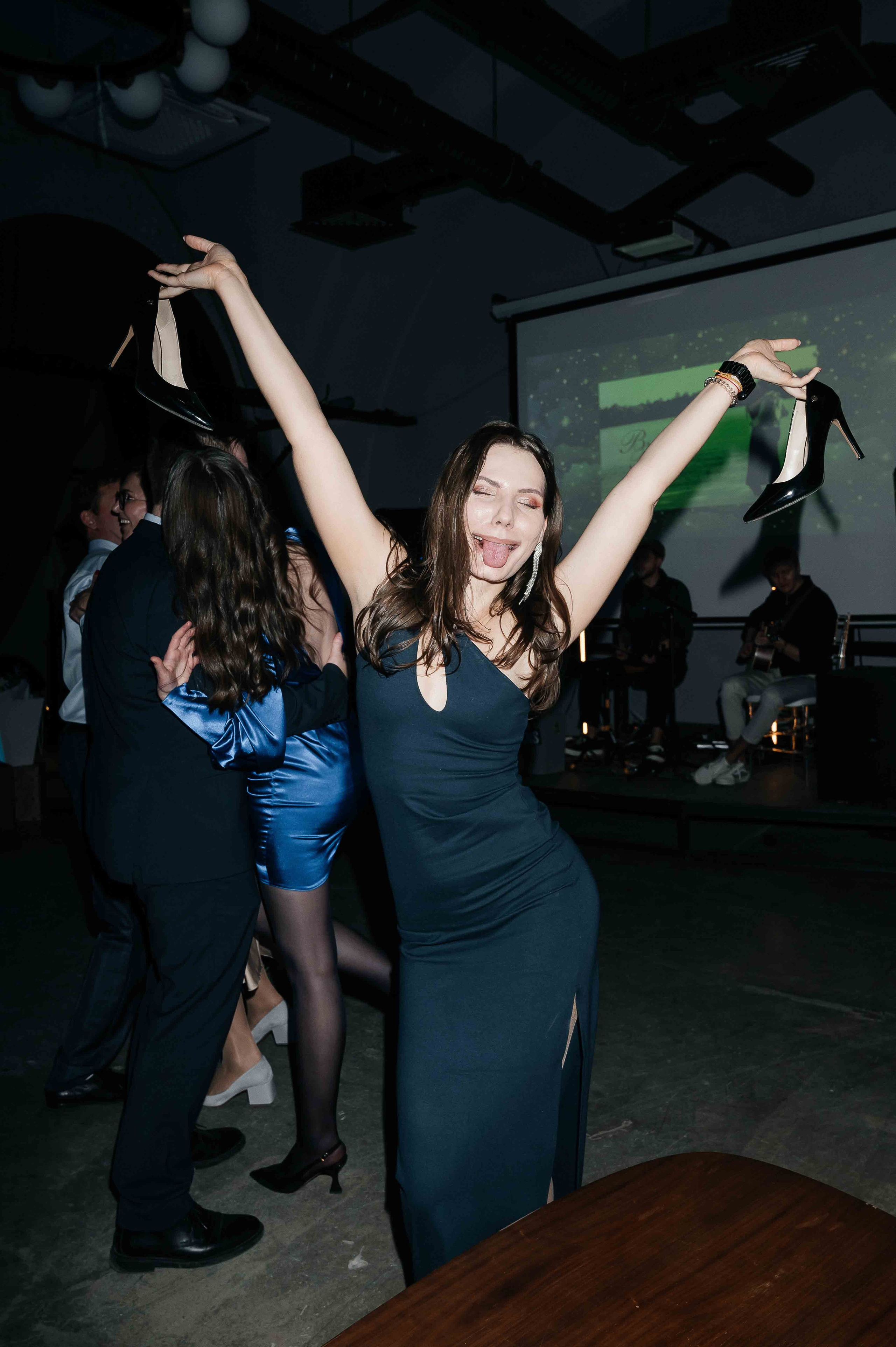 Утро невесты в гостинице. Свадебный и семейный фотограф в Котласе Никита Попов