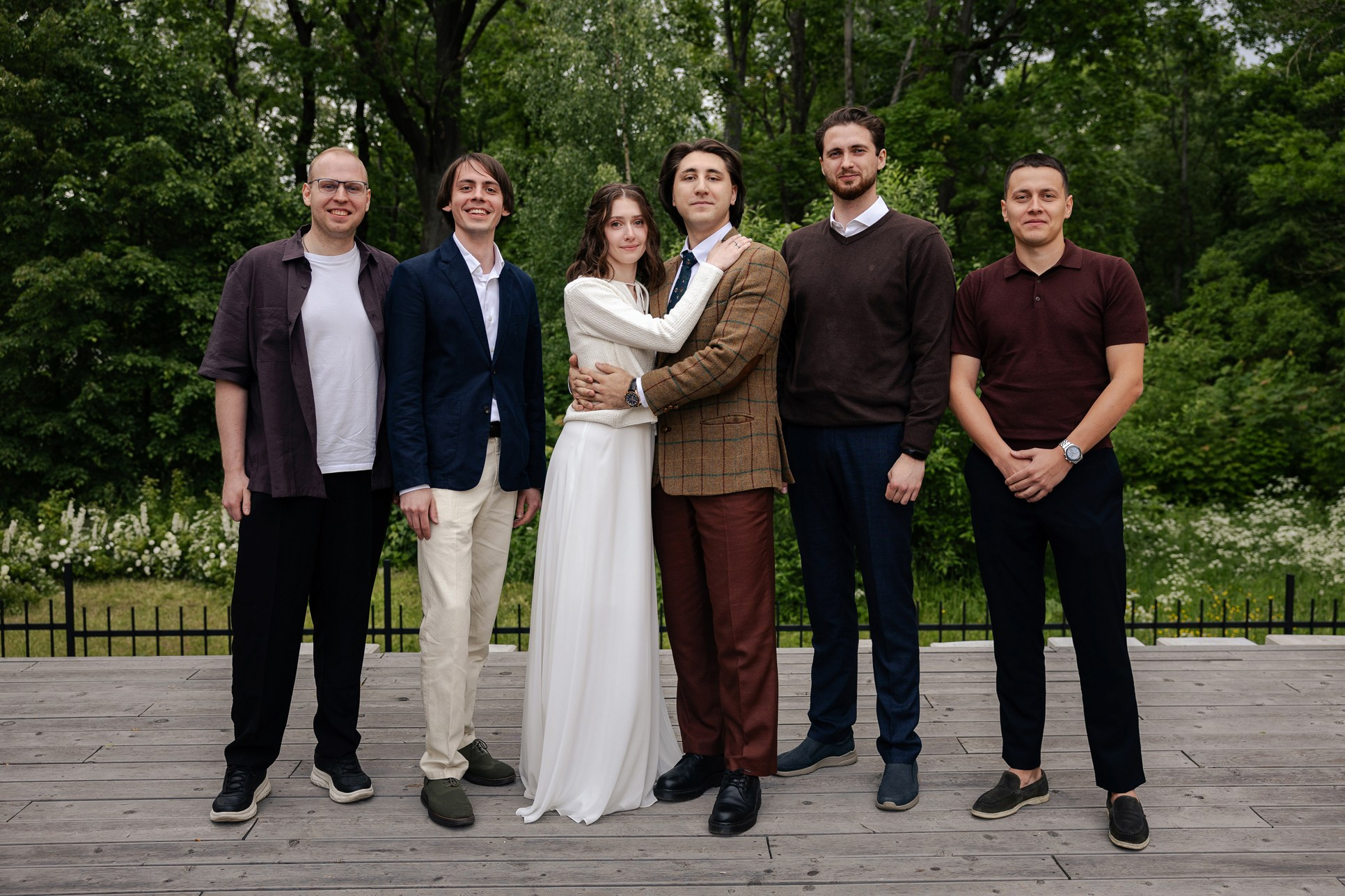 Профессиональная свадебная фотосессия: помощь в позировании и подбор мест