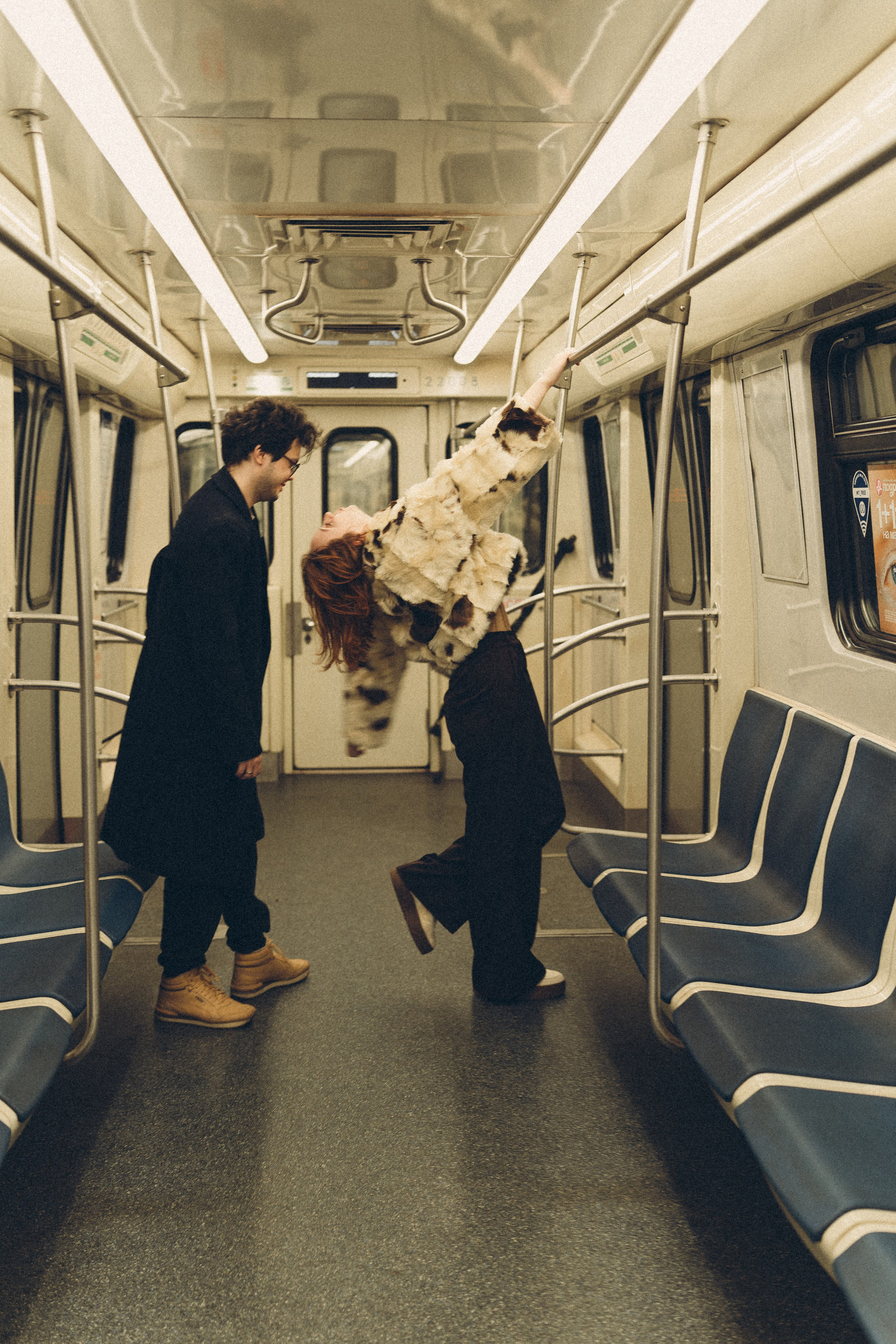 НОВОГОДНЯЯ ФОТОСЕСИИЯ ПАРЫ В МЕТРО ЛЮБОВЬ. Профессиональный фотограф, Санкт-Петербург — Виктория Богомолова