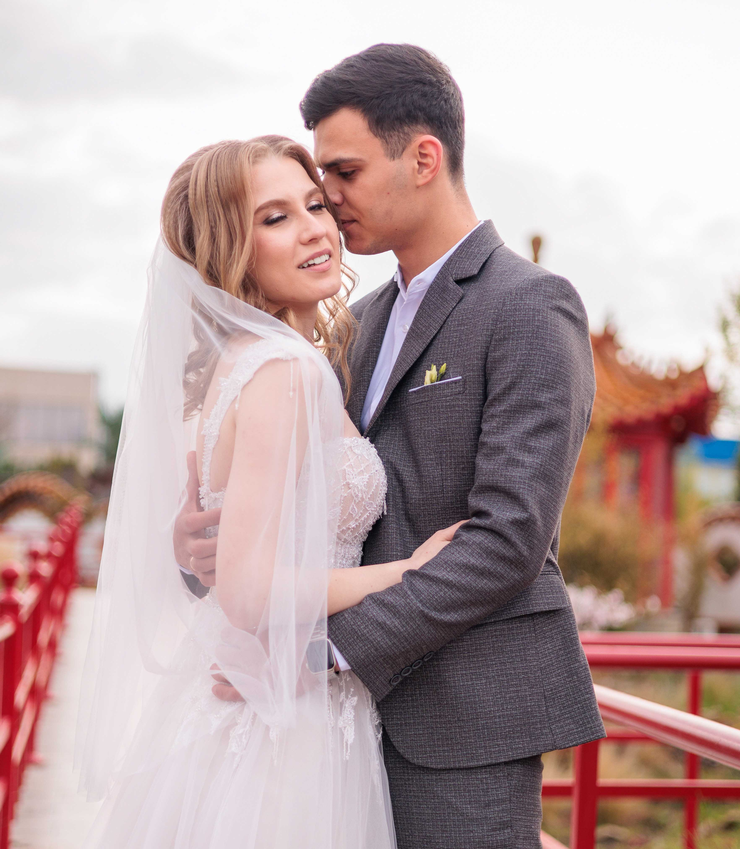 Счастливые моменты свадебной прогулки в Пятигорске.