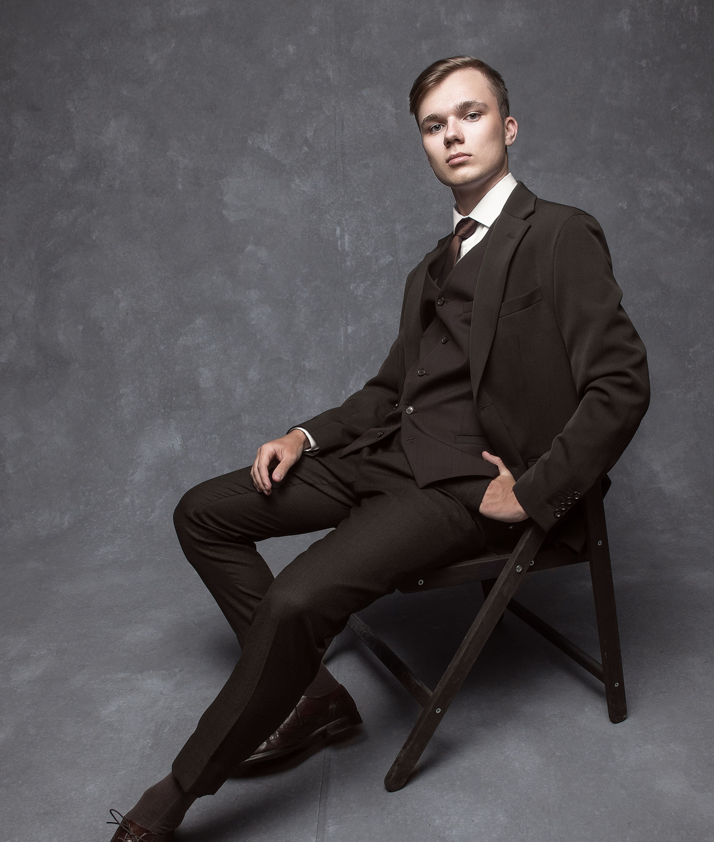 Release Студия выпускных альбомов Юрия Рыбина. Занимаемся школьной фотографией, изготовлением выпускных альбомов. Тюмень