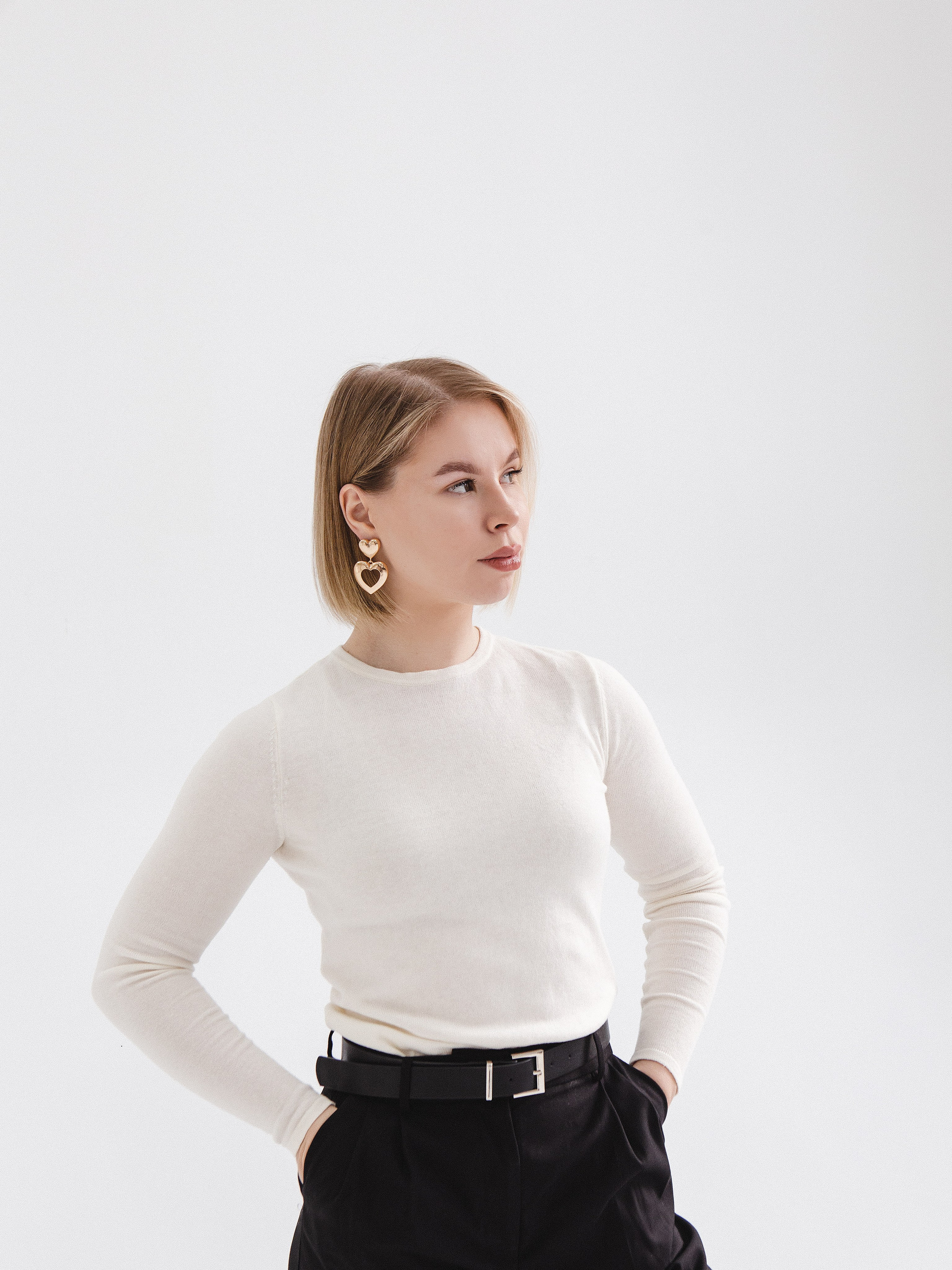 Фотосессия мамы с дочерями в минималистичной фотостудии Челябинска. Свадебный фотограф Челябинск Зиненко Виктория